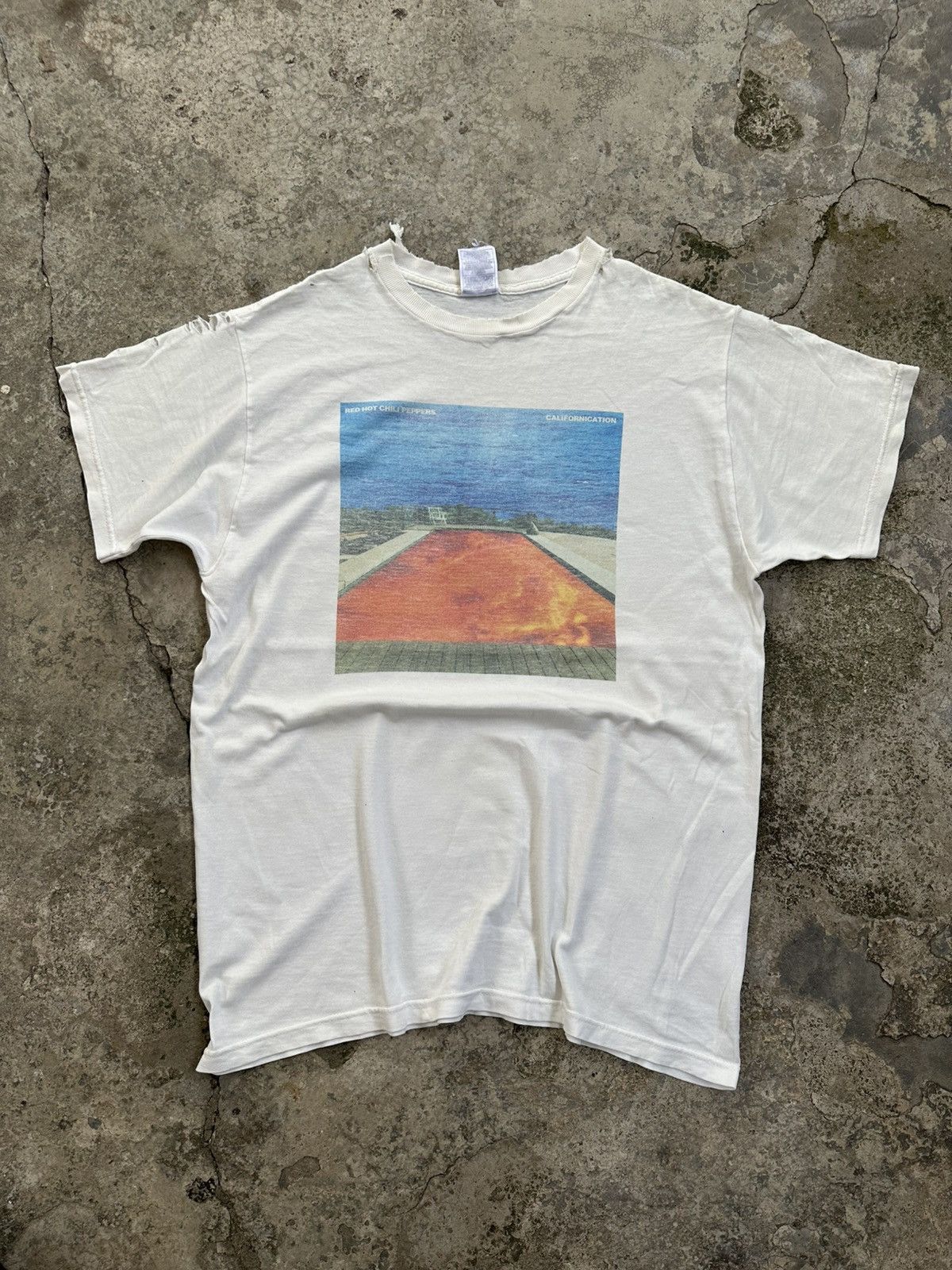 Band Tees Vintage Distressed RHCP Californication Album Promo Tee Size US M / EU 48-50 / 2 - 1 Thumbnail