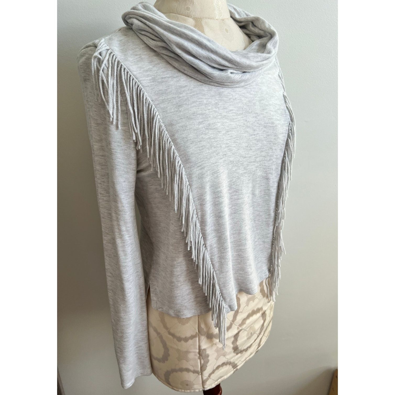 Jessica Simpson Jessica Simpson Fringe Cowl Neck Long Sleeve Sweater Small Size S / US 4 / IT 40 - 9 Thumbnail