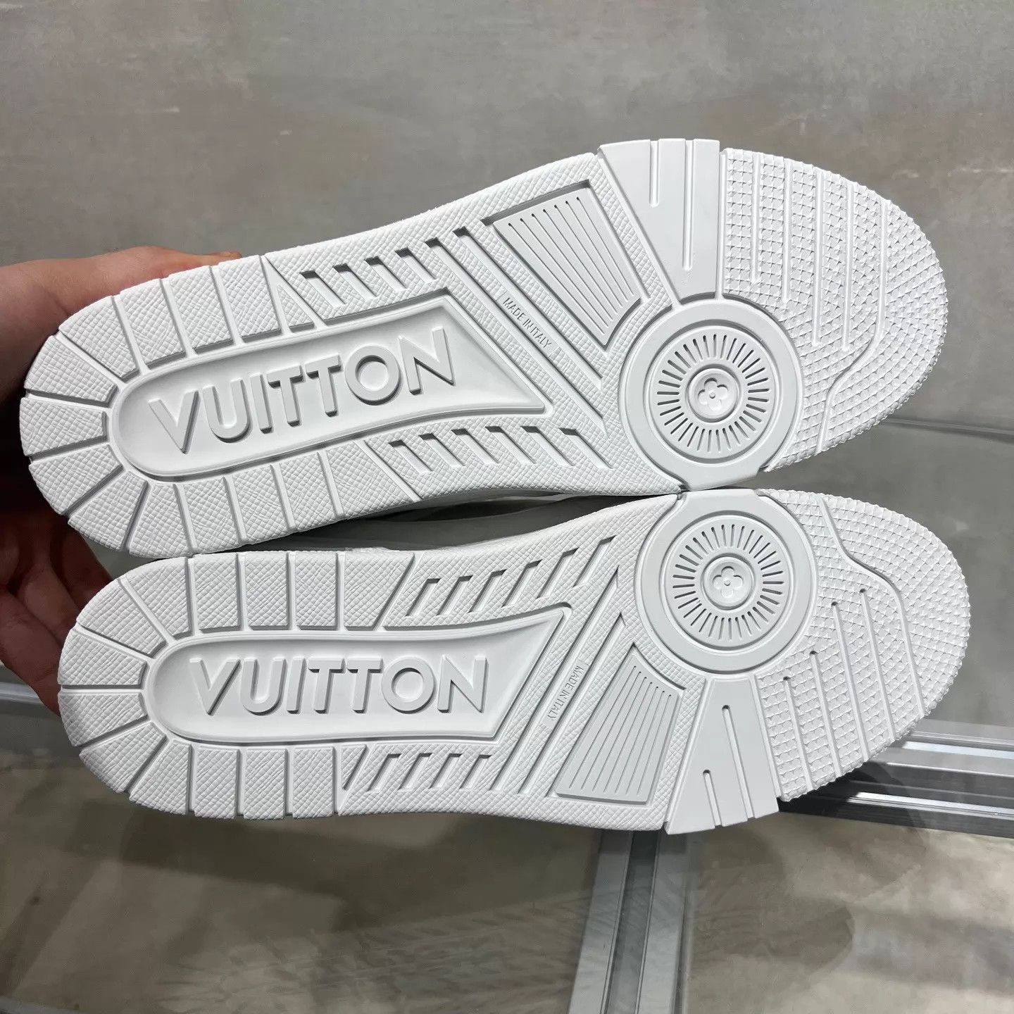 Louis Vuitton LV Trainer White Monogram UK7/41 Size US 8 / EU 41 - 7 Thumbnail
