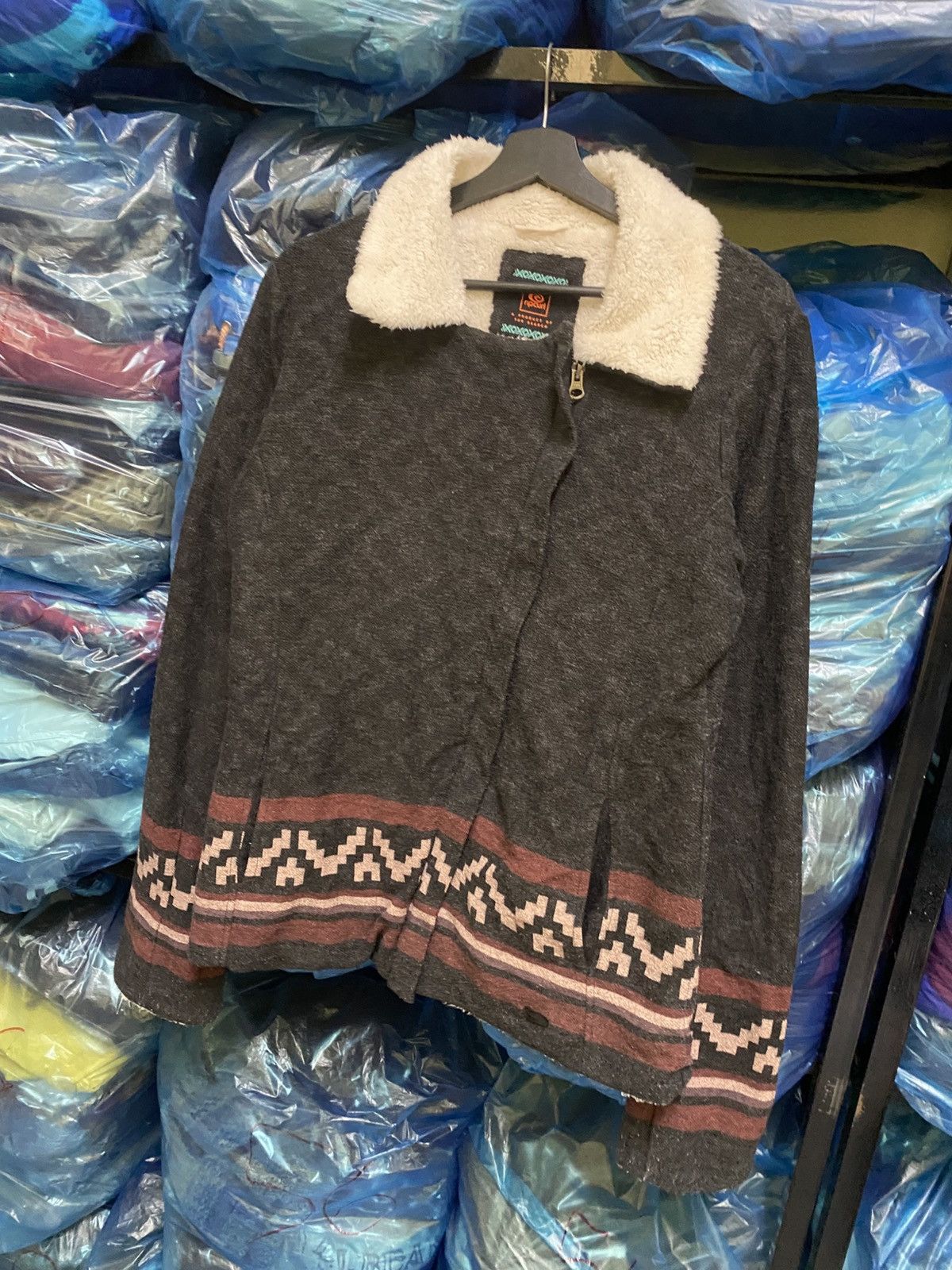 Rip Curl Vintage Rip Curl Sherpa Lined Ethnic Jacket Aztec Print Size M / US 6-8 / IT 42-44 - 4 Thumbnail