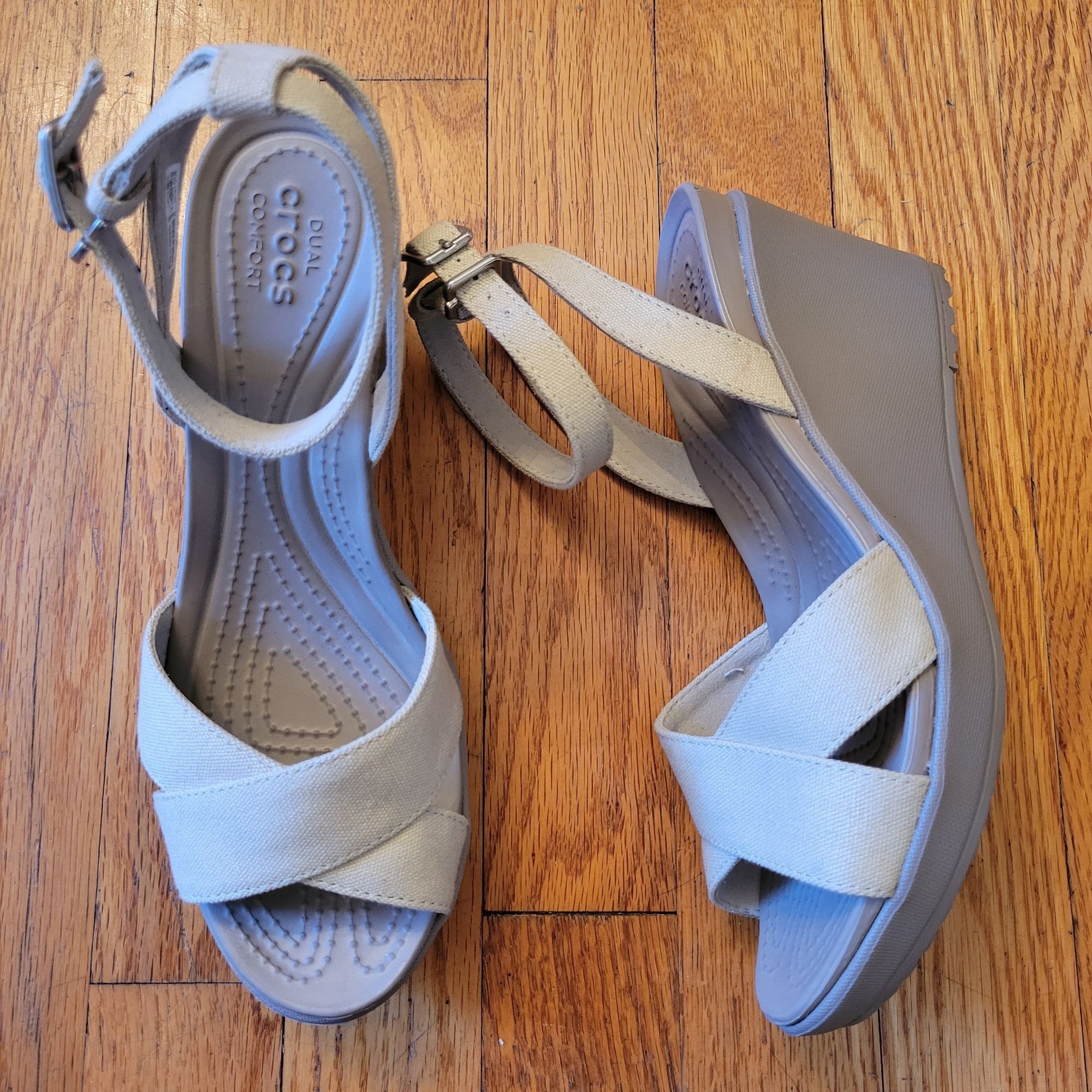 Crocs dual comfort wedge online