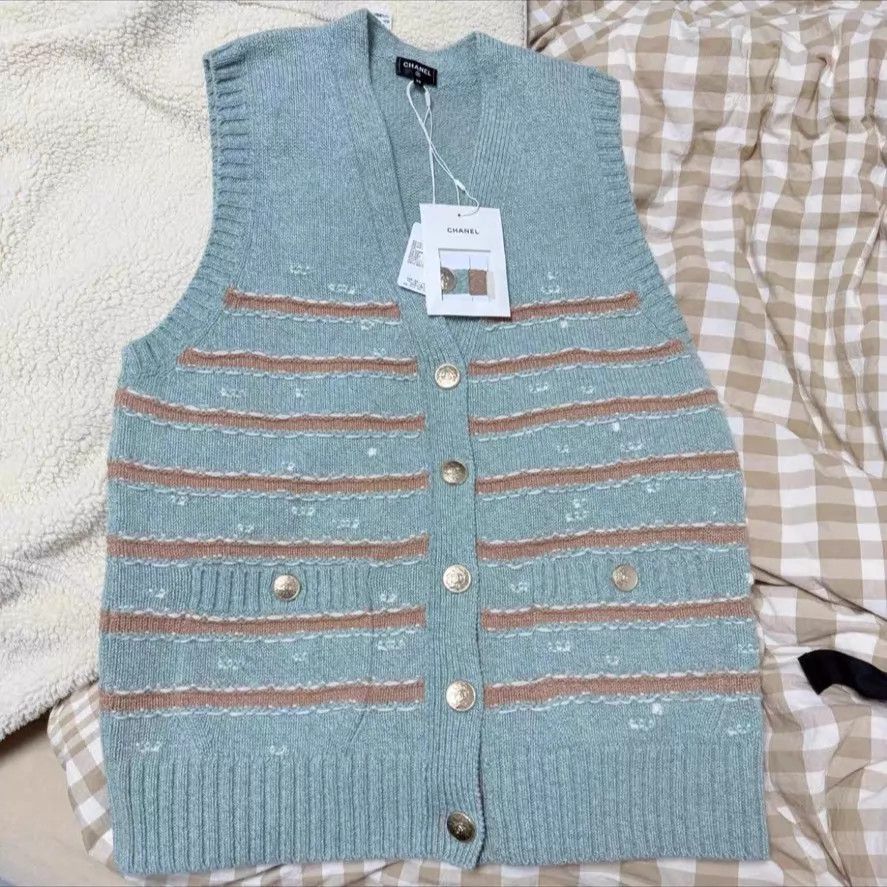 Chanel Chanel Women's Knit Vest F38 Size S / US 4 / IT 40 - 1 Thumbnail