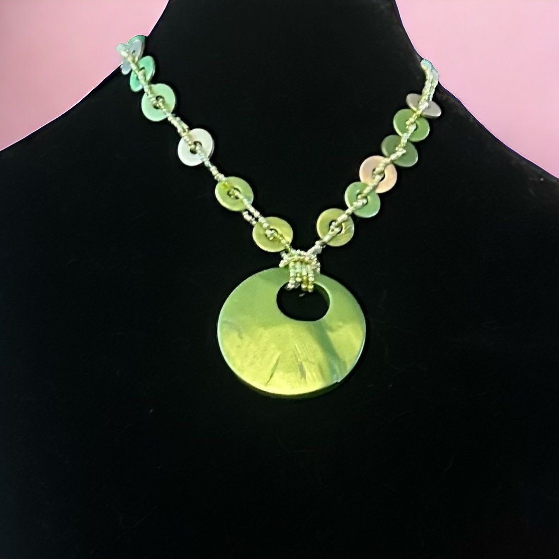 Other Green seed bead shell pendant necklace Size ONE SIZE - 1 Thumbnail
