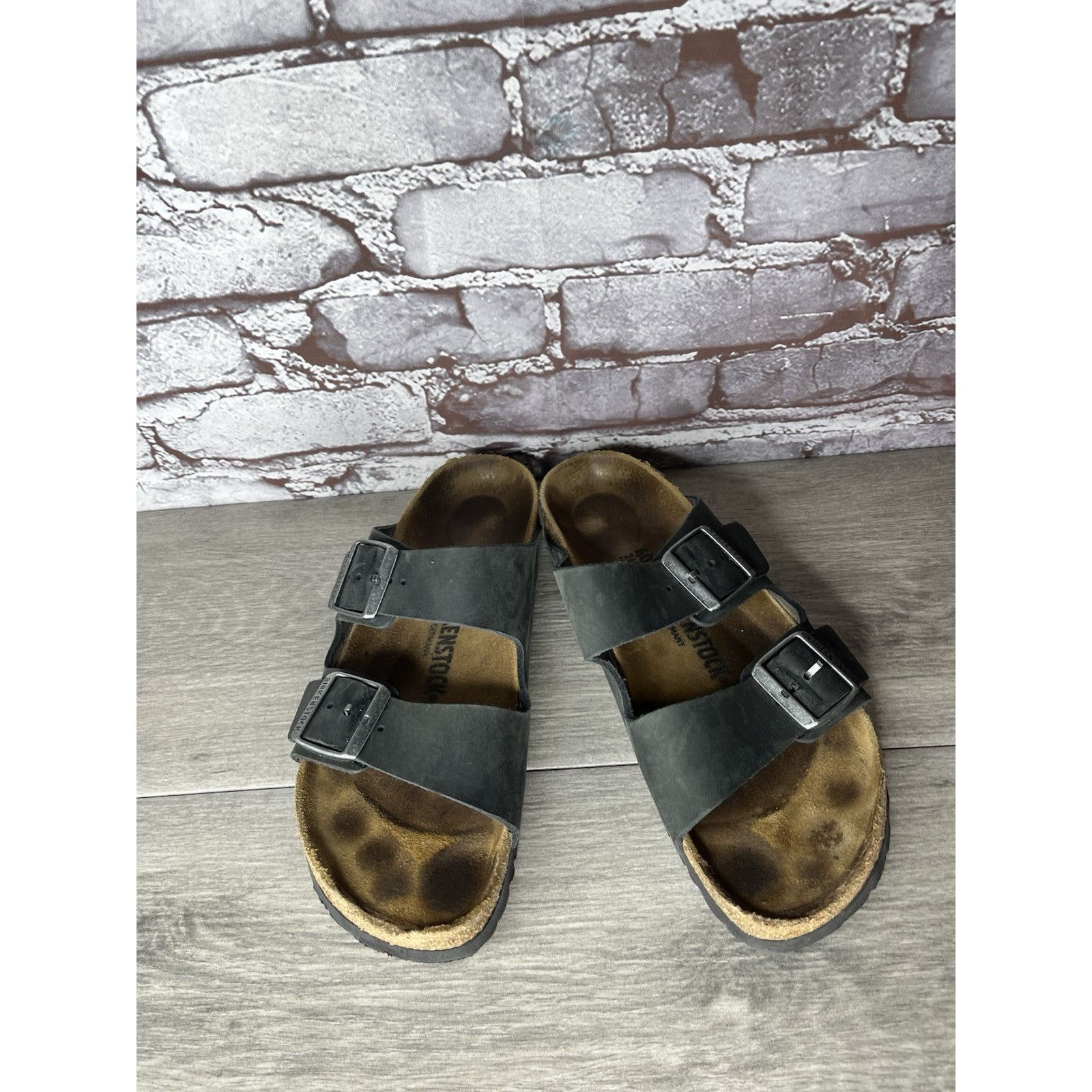 Birkenstock Birkenstock Arizona Black Leather Oiled Slides Sandals Women Size US 9 / IT 39 - 11 Thumbnail