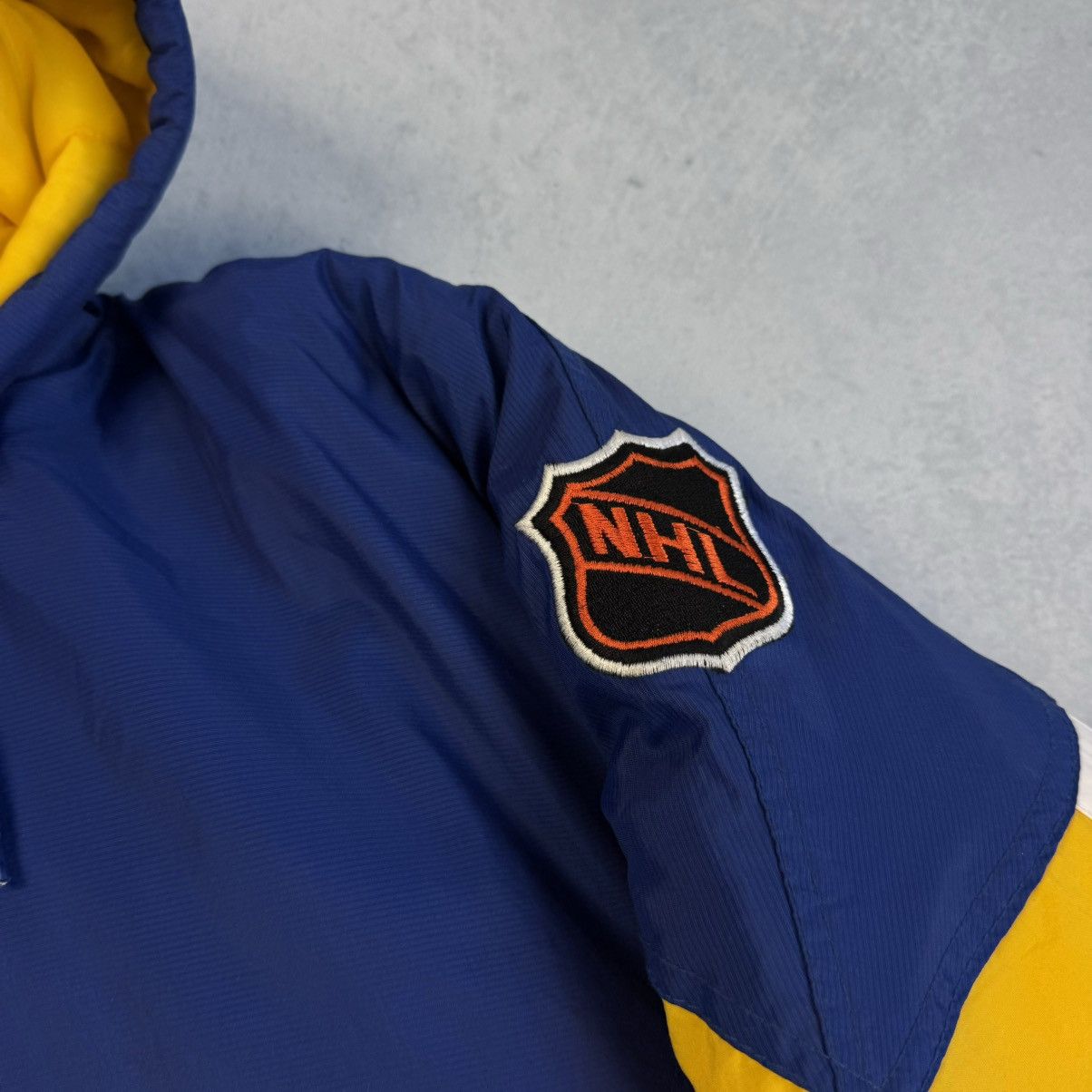 NHL × Starter × Vintage 90s STARTER NHL BUFFALO SABRES PULLOVER HOODED JACKET Sz XL Size US XL / EU 56 / 4 - 7 Thumbnail