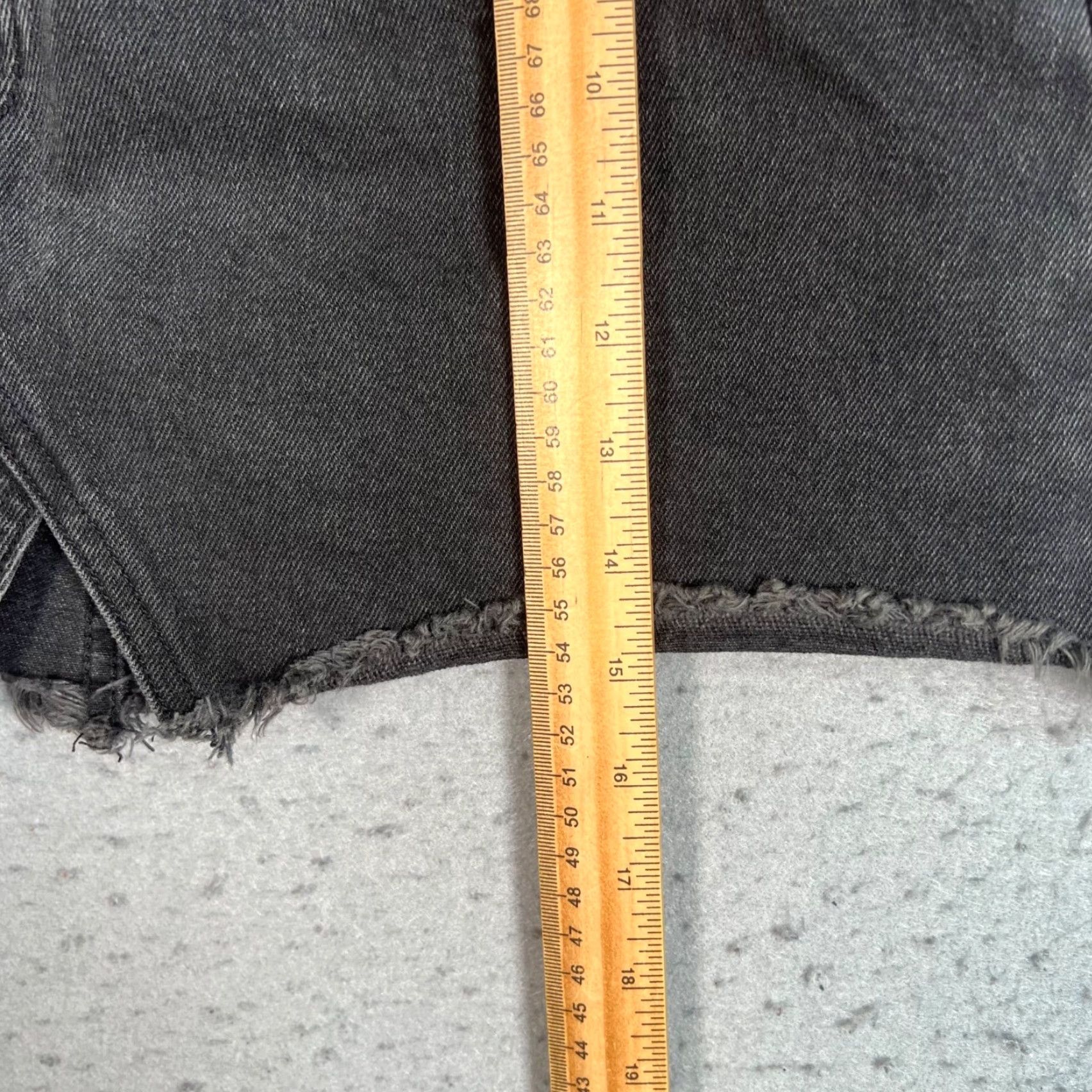 Madewell VINTAGE Madewell Skirt Womens Size 27 Black Denim High-Waisted Frayed Hem Mini Womens Size 27" / US 4 / IT 40 - 5 Thumbnail