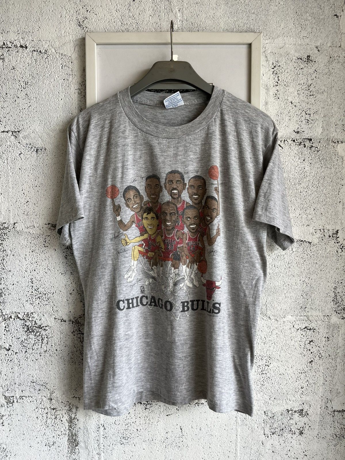 NBA × Salem Sportswear × Vintage Vintage CHICAGO BULLS HOOPLA 80’s 50/50 cotton tshirt Size US L / EU 52-54 / 3 - 2 Thumbnail