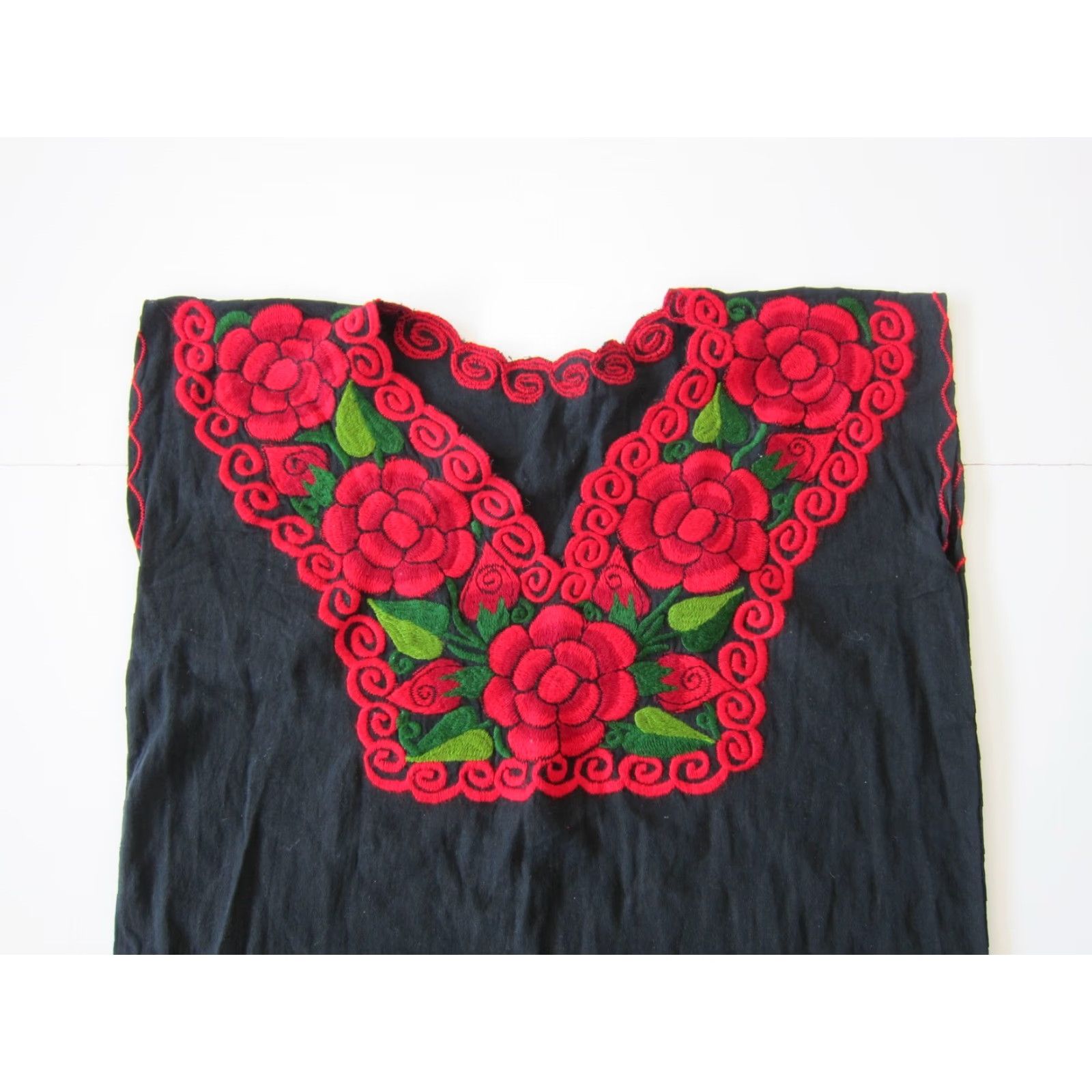 Vintage VINTAGE Handmade Ethnic Cotton Black Red Embroidered Floral Peasant Blouse M-L Size L / US 10 / IT 46 - 3 Thumbnail