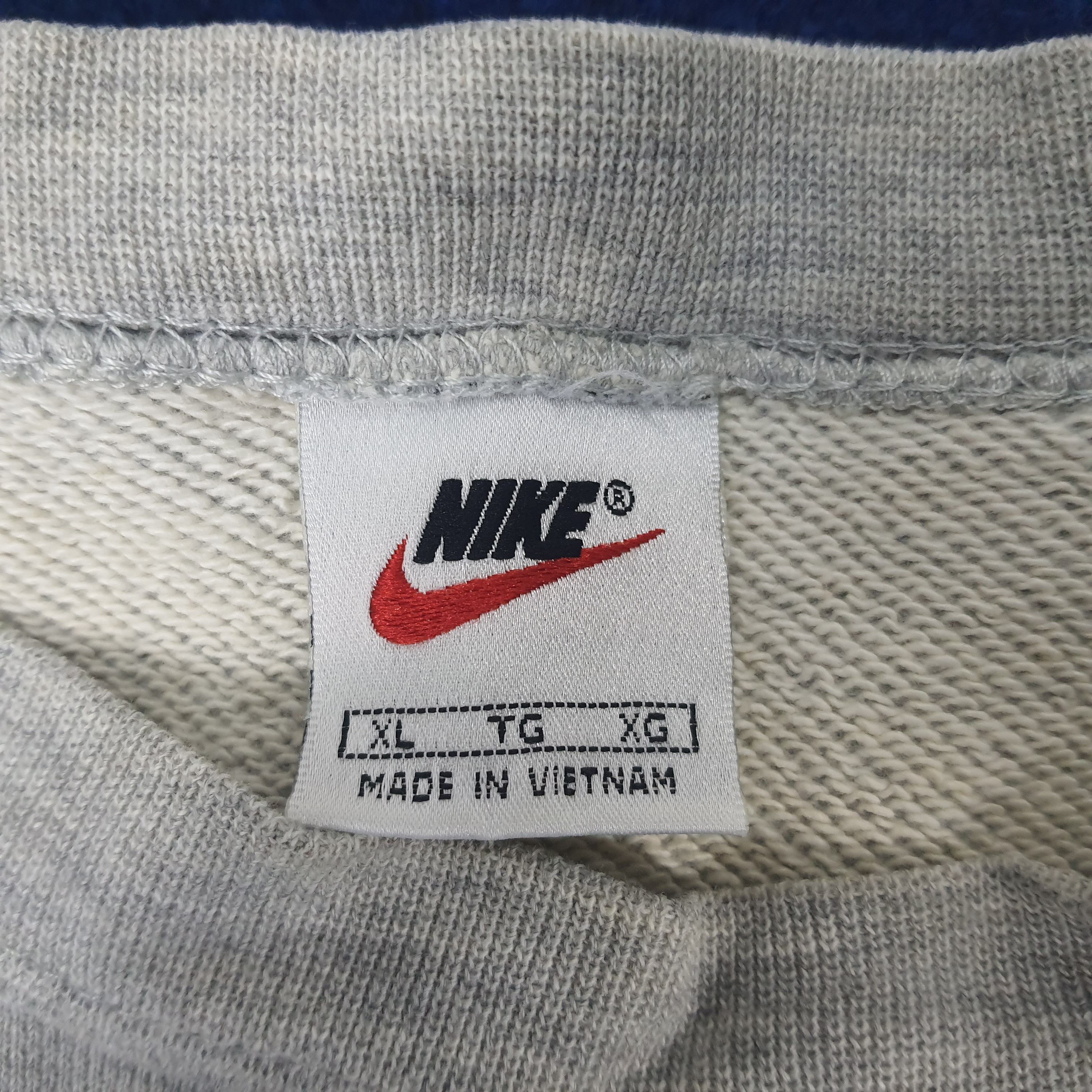Nike Vintage Nike Swoosh Embroidery Logo Sweatshirts C130N17 Size US XL / EU 56 / 4 - 7 Thumbnail