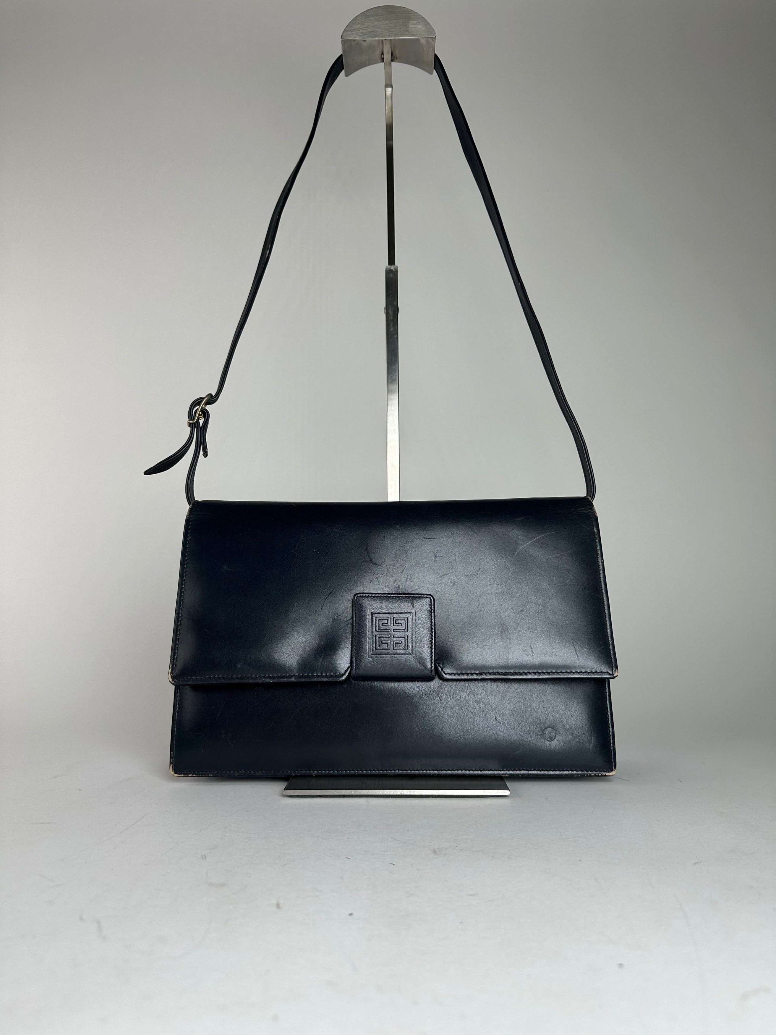 Givenchy Vintage Leather Shoulder Bag Navy Size ONE SIZE - 1 Thumbnail
