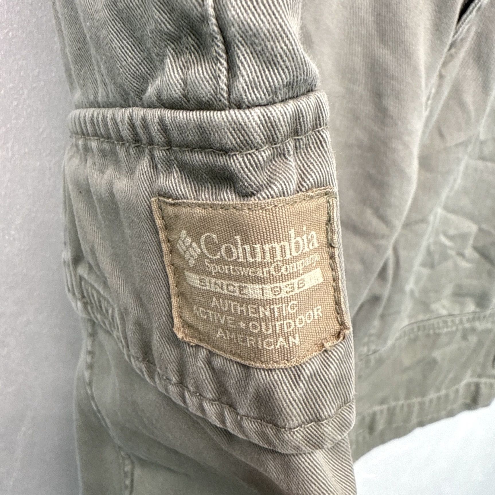 Vintage Columbia Men's Cargo Shorts 32W Green 100% Cotton Modern Classic Flat Front Belt Loops Cargo Pockets Regular Rise High Design sizing: 32 waist Size US 32 / EU 48 - 3 Thumbnail