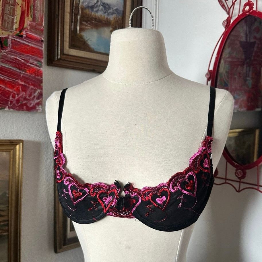 Other unbranded pink heart black embroidered bra Size ONE SIZE - 1 Thumbnail