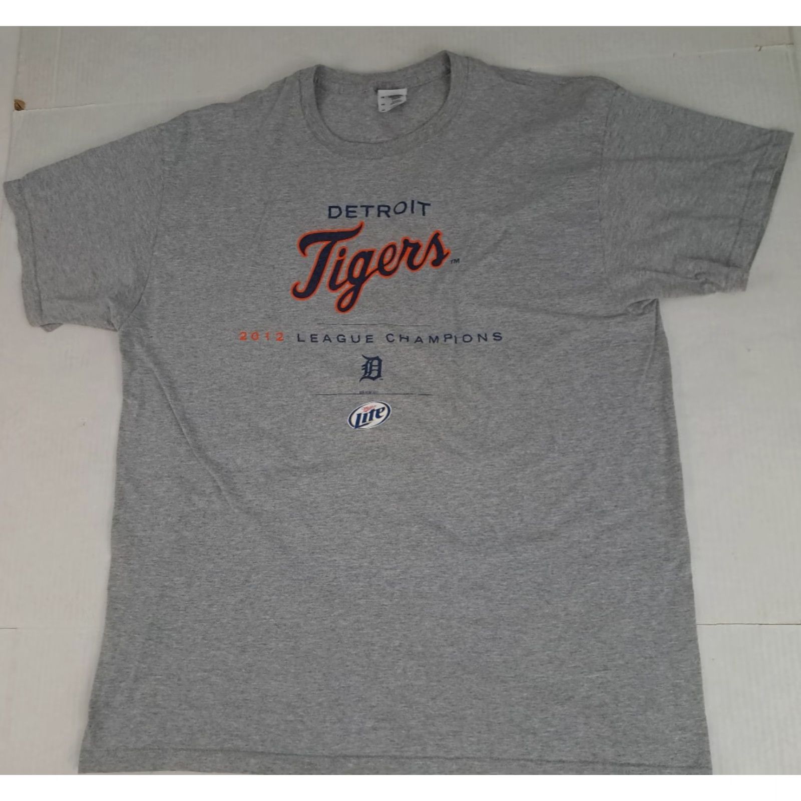 Fruit Of The Loom VINTAGE Detroit Tigers Baseball Miller Lite 2012 Printed T-Shirt MLB X-Large Shirt Unisex Adults Gray Cotton 2010sMLB Baseball Tigers Mens Womens Size US XL / EU 56 / 4 - 4 Thumbnail