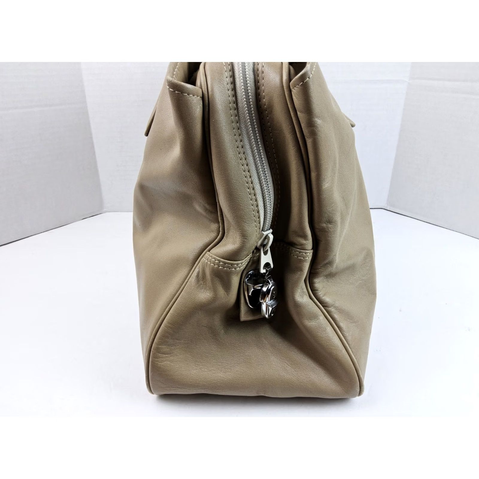 Vintage VINTAGE Leather Duffle Bag Women's Travel Purse Satchel with Key Beige Size ONE SIZE - 4 Thumbnail