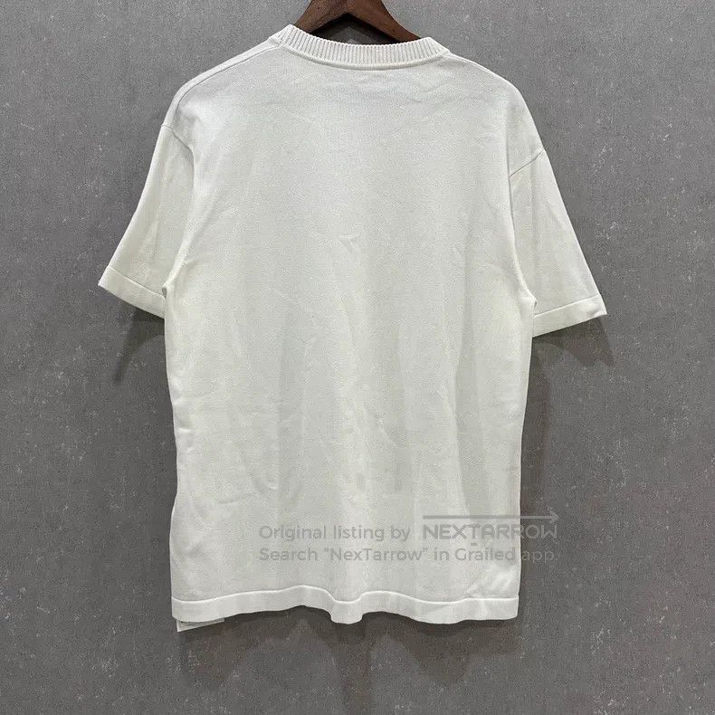 Louis Vuitton Louis Vuitton Embroidered logo pin on chest short sleeves Size US M / EU 48-50 / 2 - 2 Thumbnail