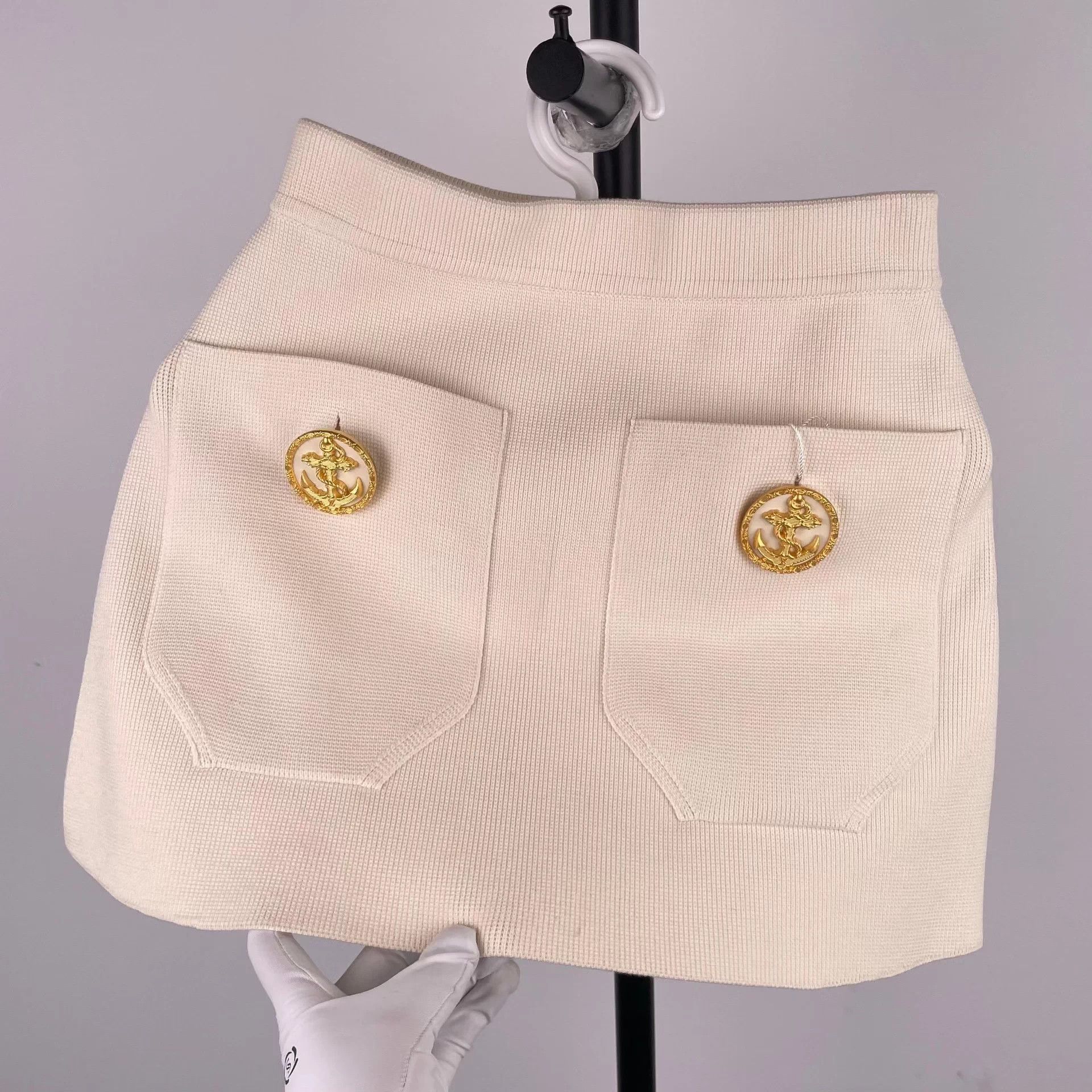 Louis Vuitton LV Voyager Short Skirt Ivory Metal Button Size 25" / US 0 / IT 36 - 2 Thumbnail