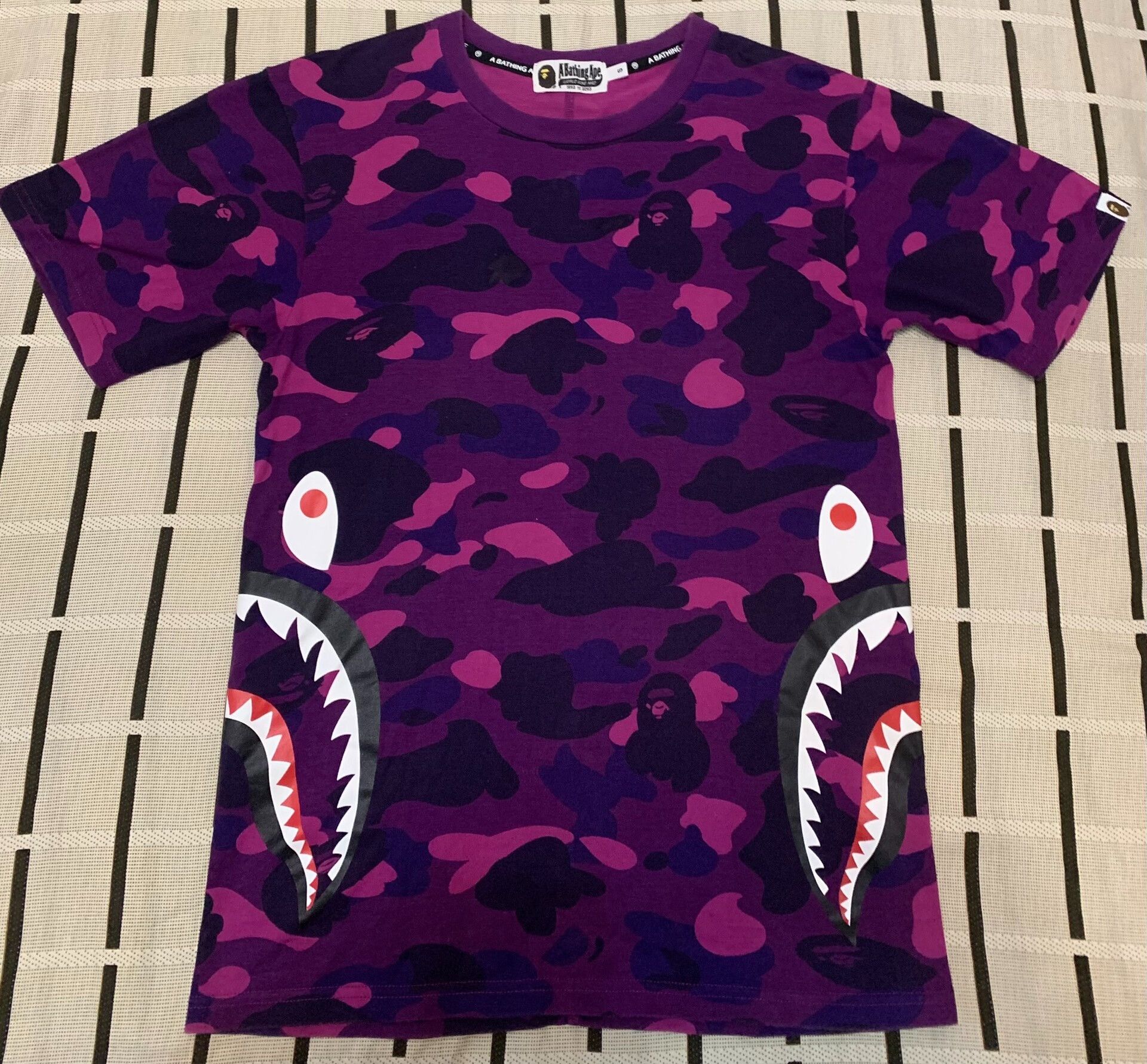 Bape Bape Shark Camo Purple T-Shirt S Men Size US S / EU 44-46 / 1 - 1 Thumbnail