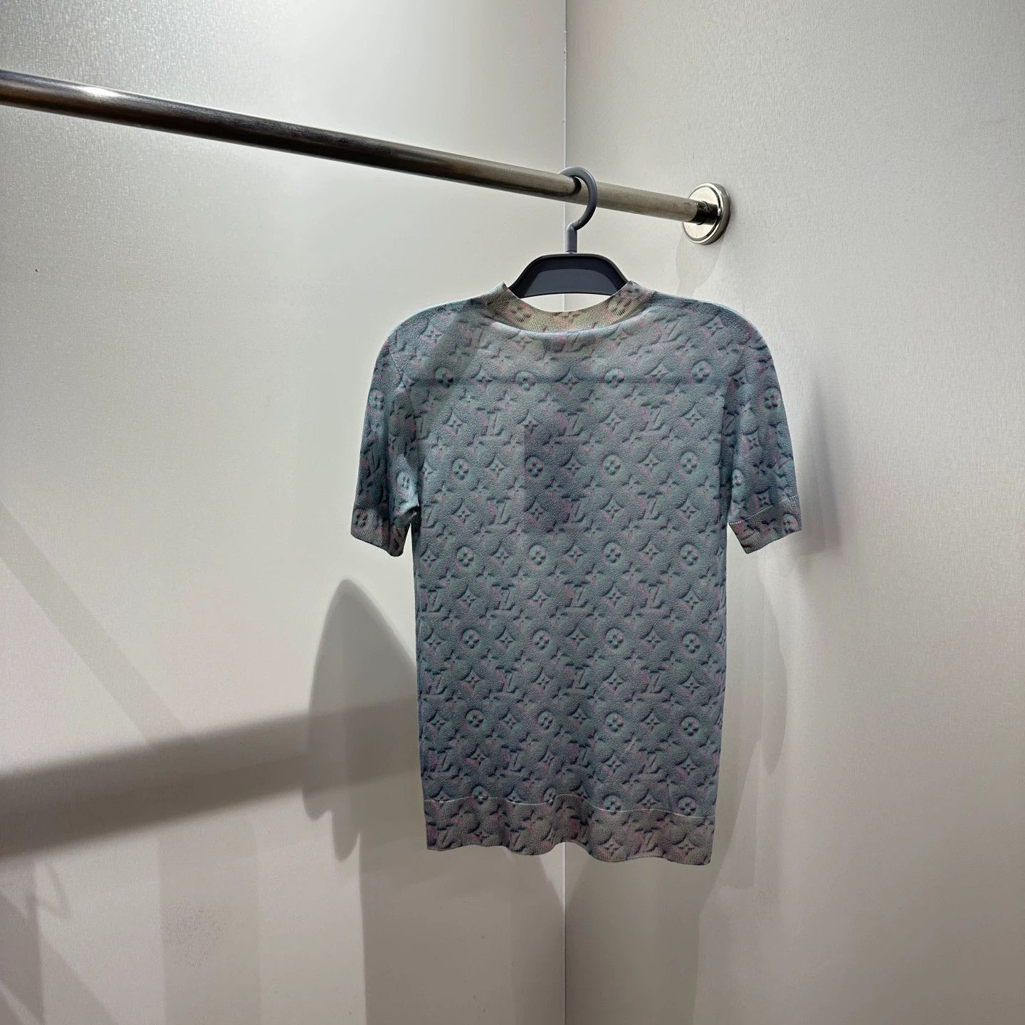 Louis Vuitton LV may735 full logo cashmere-silk short tee XS Size XS / US 0-2 / IT 36-38 - 2 Thumbnail