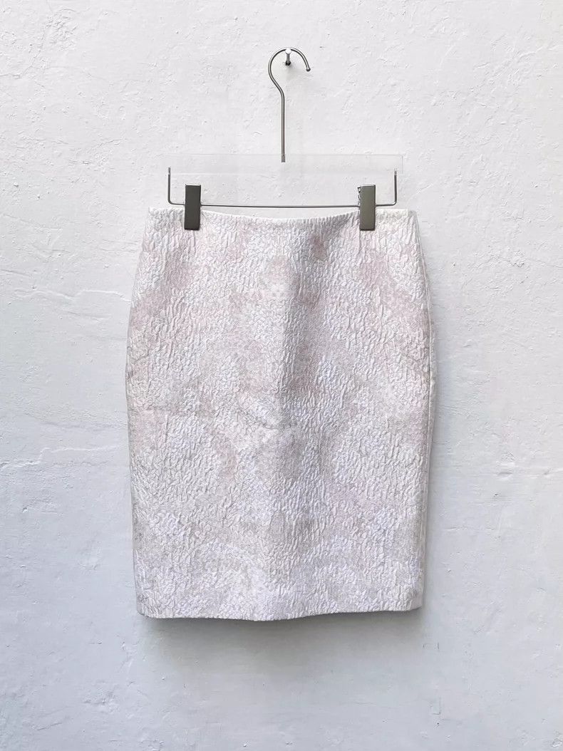 Alexander McQueen Alexander McQUEEN size 40 Embossed flower skirt 2505-Nexta Size 29" - 1 Thumbnail