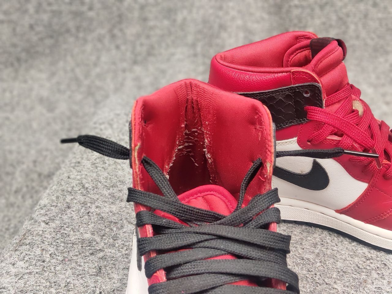 Nike Nike Air Jordan 1 Retro High OG Satin Red Leather sneaker Size US 6 / IT 36 - 19 Thumbnail