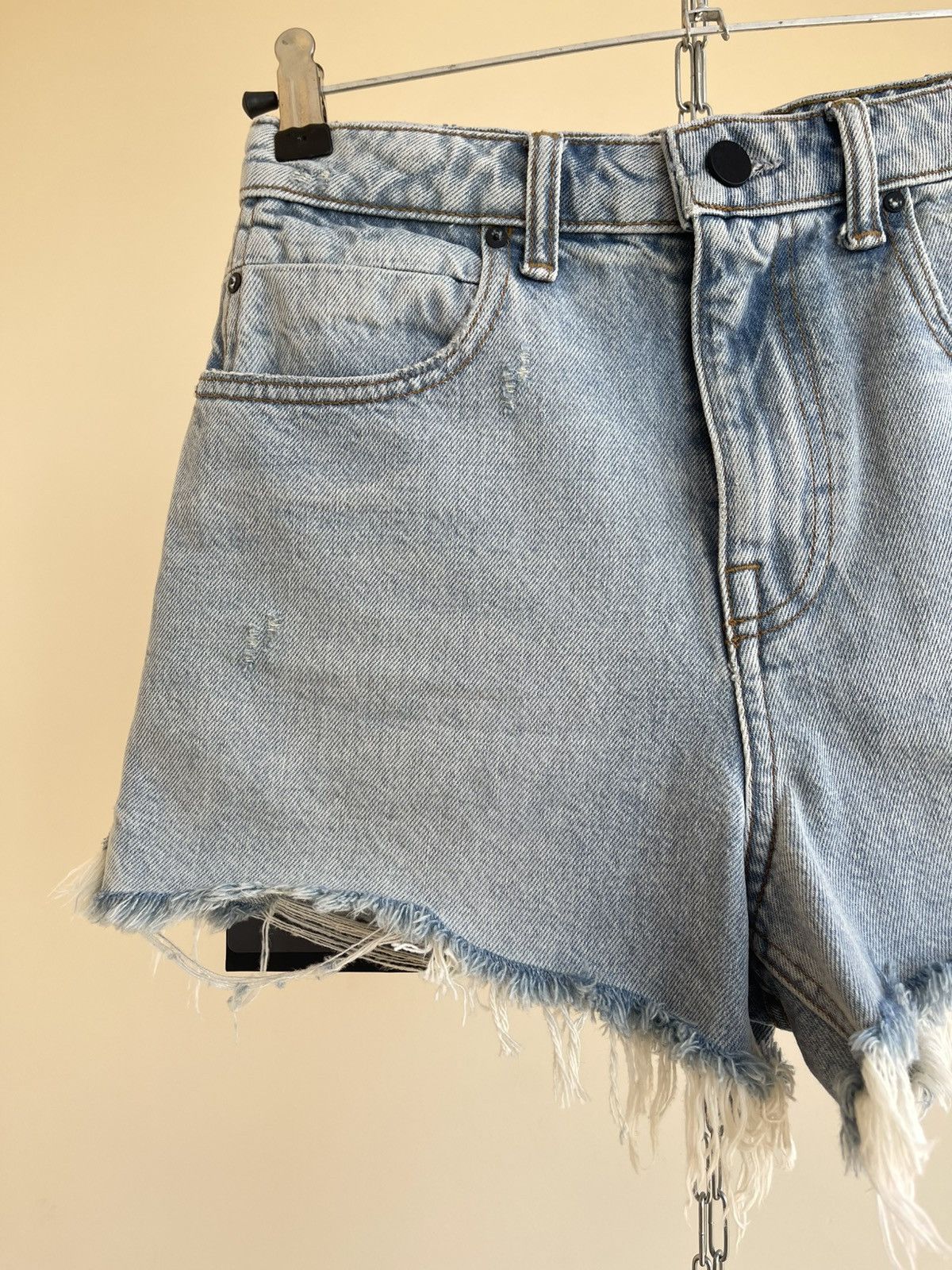 Alexander Wang Denim X Alexander Wang High Rise Fitted Bite Bleach Shorts Size 26" / US 2 / IT 38 - 5 Thumbnail