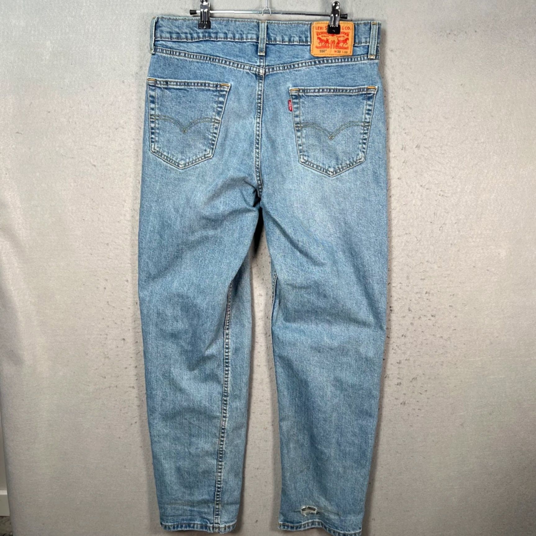 Levi's Levi's 550 Mens Jeans Relaxed Fit 33x32 Light Wash 100% Cotton Denim Blue 5-Pocket Straight Regular Size Mens Jeans Size US 33 - 2 Thumbnail