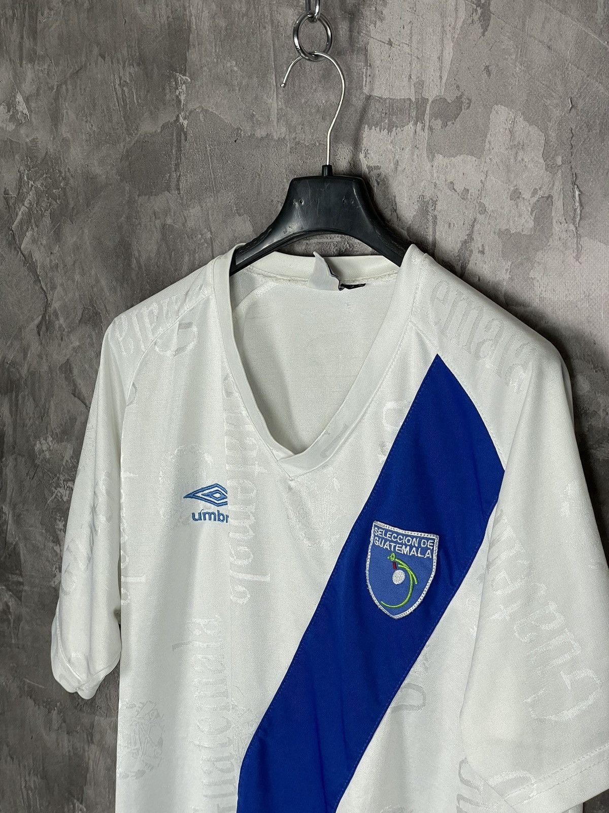 Umbro × Vintage Vintage 90s Soccer Umbro Guatemala Jersey Size L Size US L / EU 52-54 / 3 - 7 Thumbnail