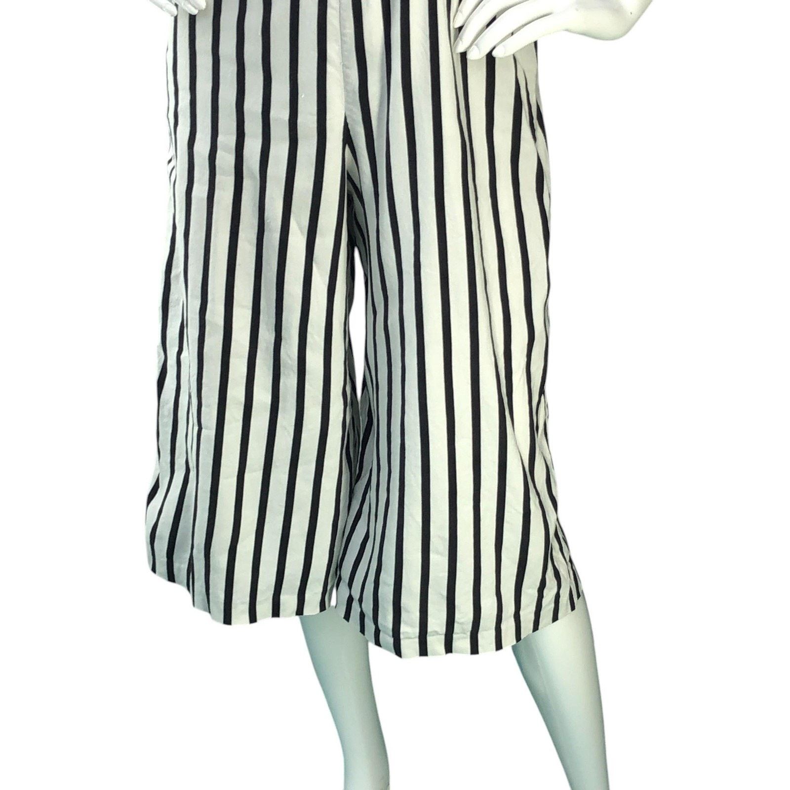 Alice + Olivia Alice + Olivia Jumpsuit 4 Striped Linen Cropped Wide Leg Size 27" / US 4 / IT 40 - 3 Thumbnail