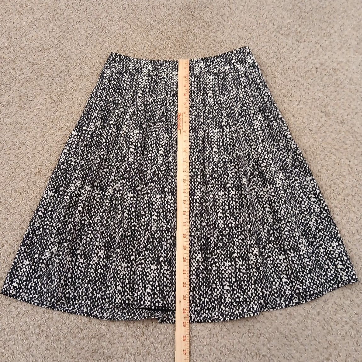 Talbots **Black Geometric A-Line Skirt Size 2 Lightweight Lined** User: **Talbots Black Geometric A-Line Midi Skirt Size 2 Lightweight Lined** Size 26" / US 2 / IT 38 - 4 Thumbnail