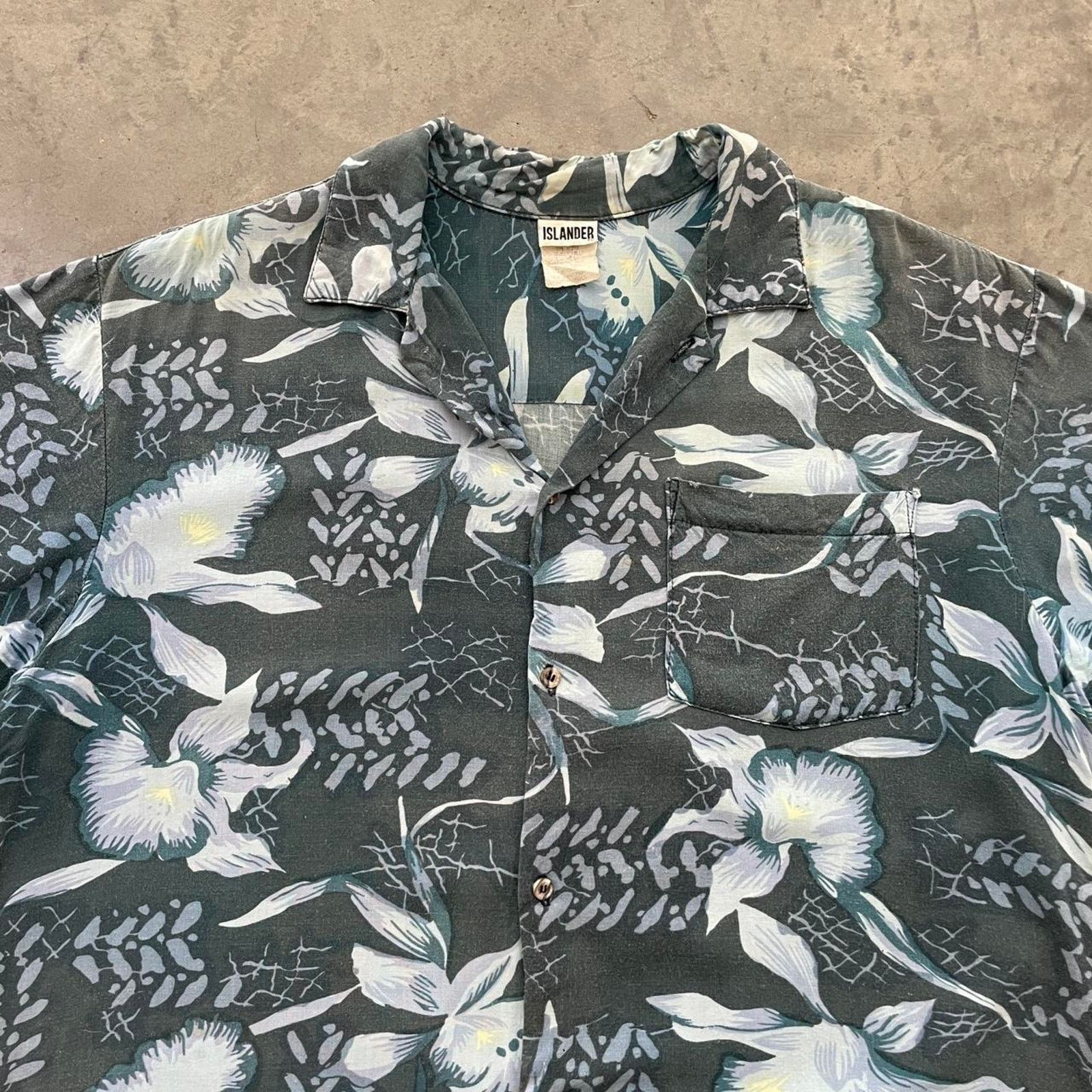 Vintage Vintage Islander Grey Floral Hawaiian Shirt Size US XL / EU 56 / 4 - 2 Thumbnail