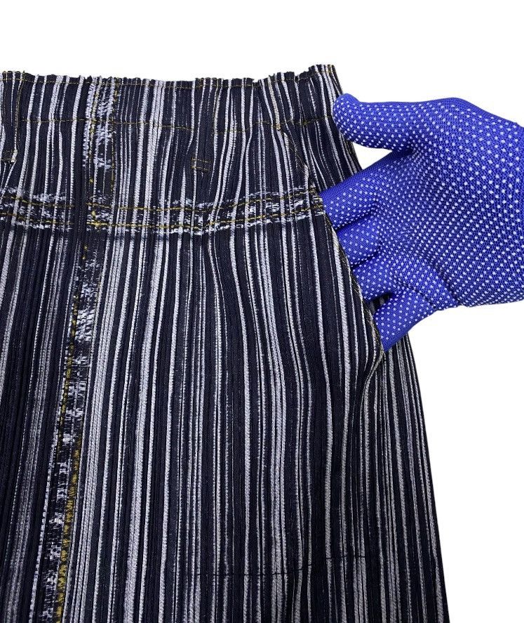 Pleats Please Issey Miyake Pleats Please Denim Patterned Pleated Midi Skirt Size 30" / US 8 / IT 44 - 7 Thumbnail
