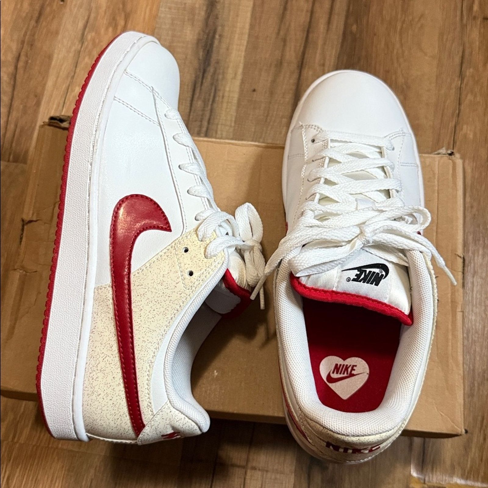 Nike 2008 Nike Santa Cruise White Varsity Red Black Size US 8.5 / EU 41-42 - 2 Thumbnail