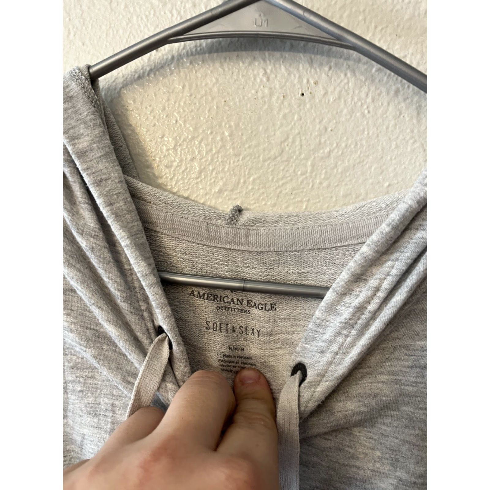 American Eagle Outfitters American Eagle Outfitters Hoodie Medium Gray Cold Shoulder Womens Size M / US 6-8 / IT 42-44 - 3 Thumbnail