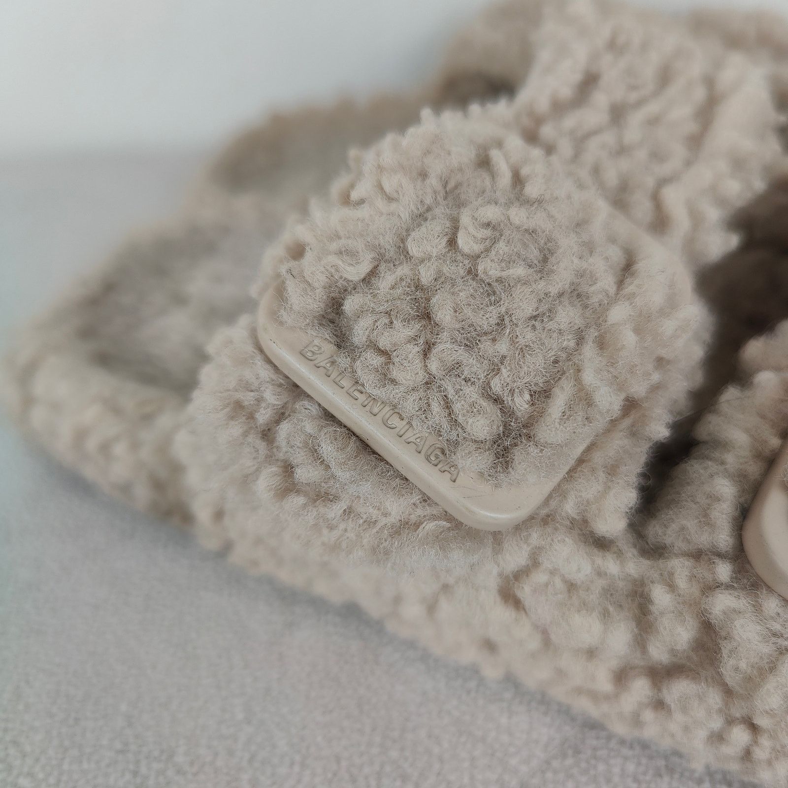 Balenciaga Balenciaga Mallorca Faux Shearling Buckle Sandals Womens 37 Size US 7 / IT 37 - 2 Thumbnail