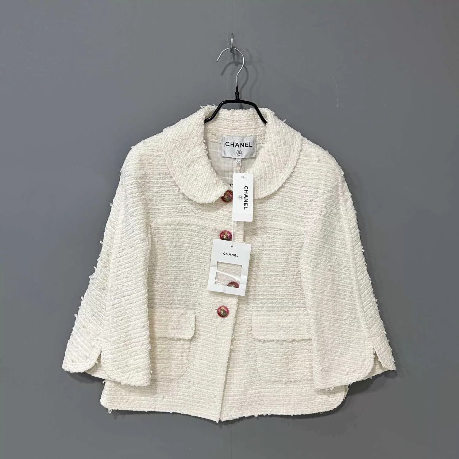 Chanel Chanel white tweed lion button blazer Size S / US 4 / IT 40 - 1 Thumbnail