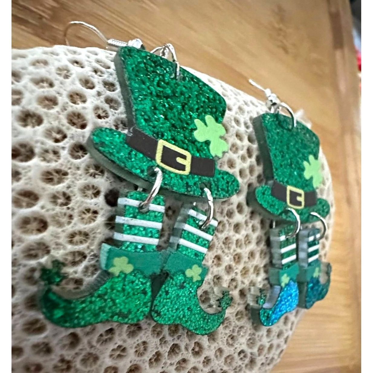 Handmade St Patricks Day Earrings Dangling Wiggly Legs Leprechaun Hat Size ONE SIZE - 5 Thumbnail
