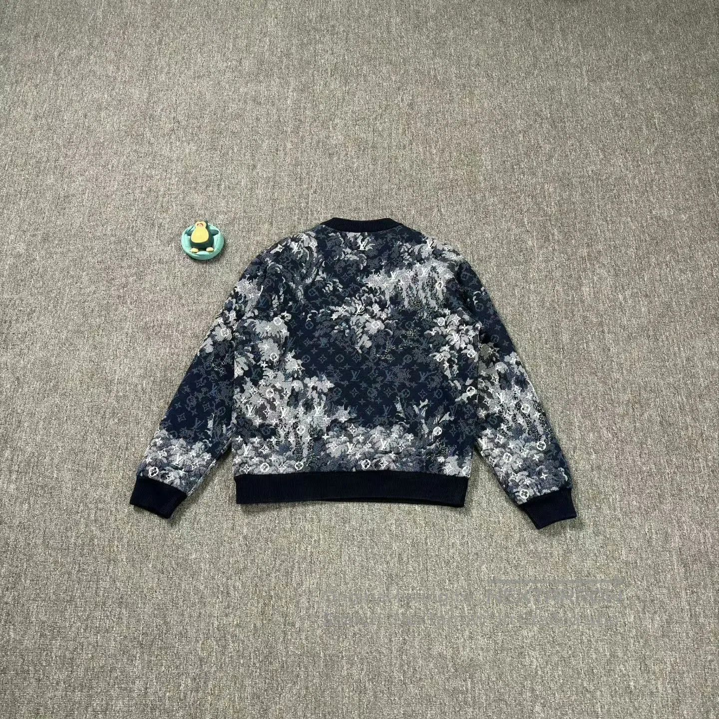 Louis Vuitton louis vuitton floral print sweatshirt size M. Size US M / EU 48-50 / 2 - 2 Thumbnail