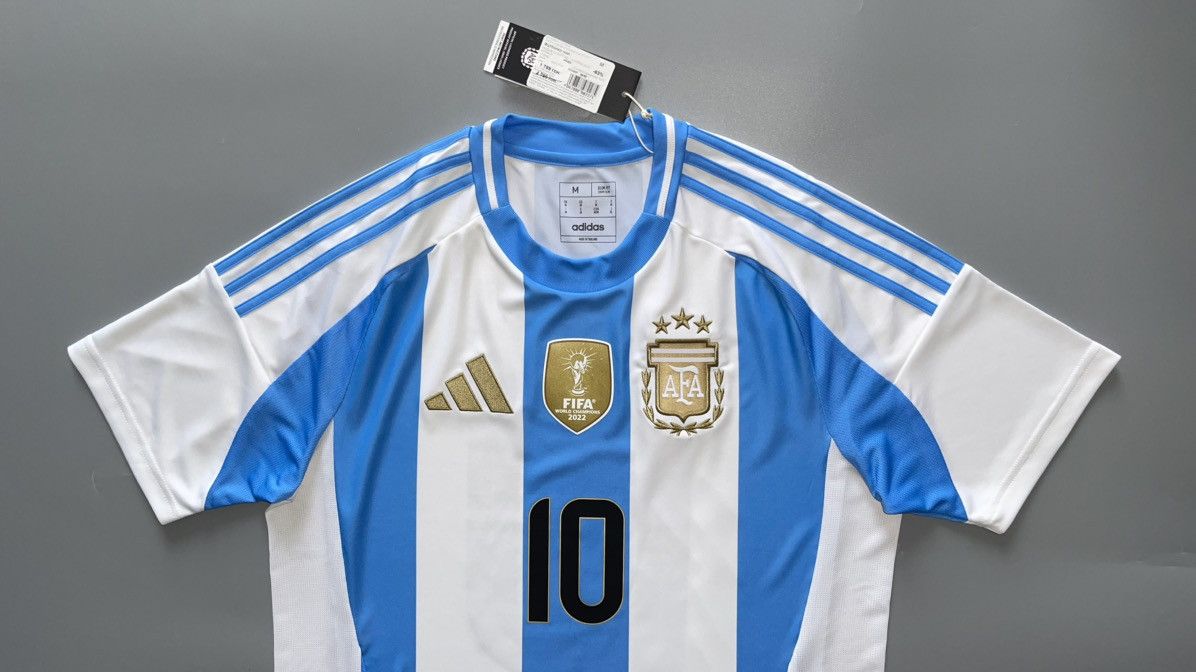Other NWT ARGENTINA ADIDAS 2024 FOOTBALL HOME JERSEY #10 MESSI Size US M / EU 48-50 / 2 - 3 Thumbnail