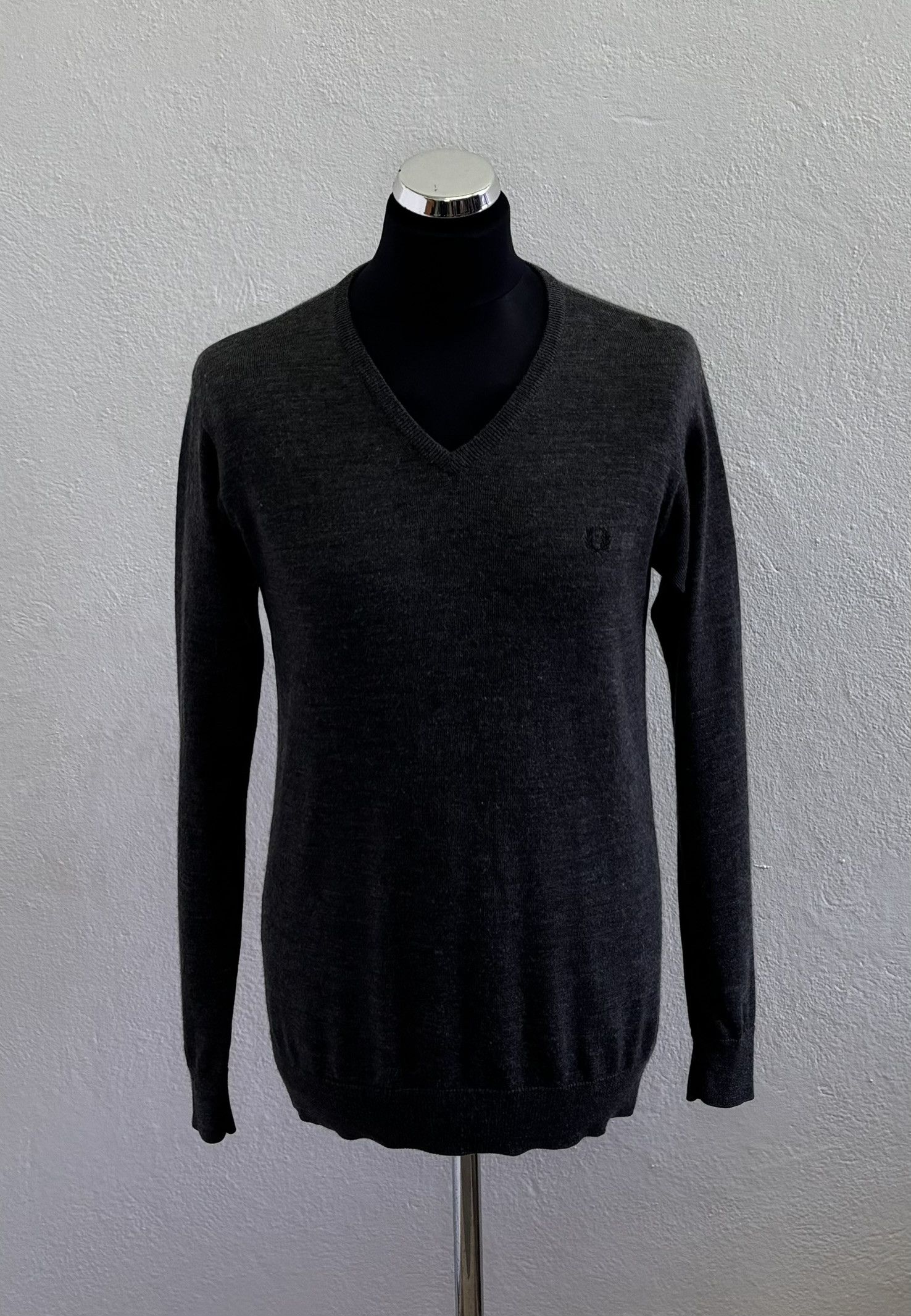 Fred Perry Fred Perry V-neck 100% Wool Sweater Medium Size US M / EU 48-50 / 2 - 1 Thumbnail