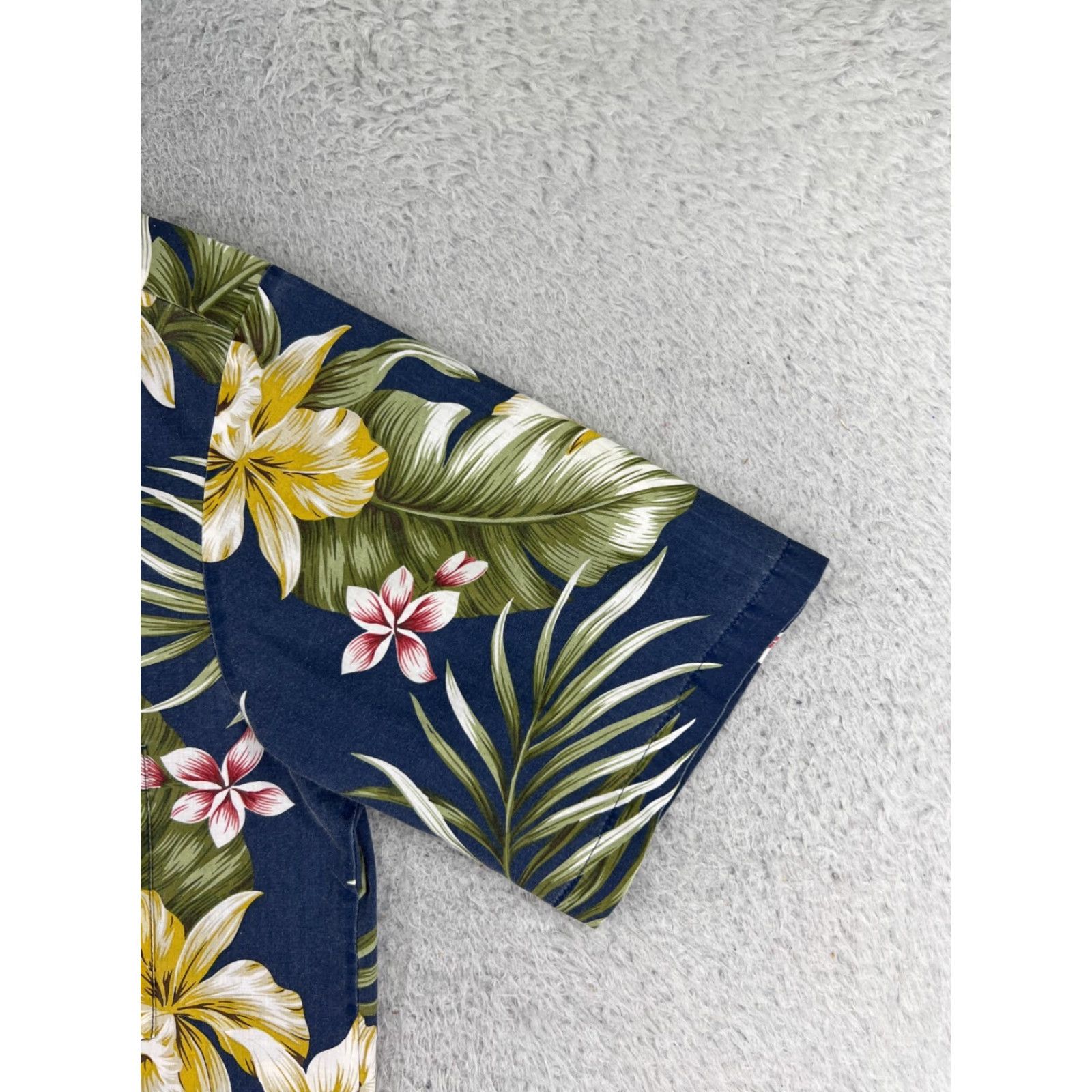 Vintage VINTAGE Royal Creations Hawaiian Shirt Mens Button-Up Dark Blue Floral Palm Plumeria Poly Blend M Short Sleeve Collared Casual Beach Aloha 70s 80s Size US M / EU 48-50 / 2 - 2 Thumbnail