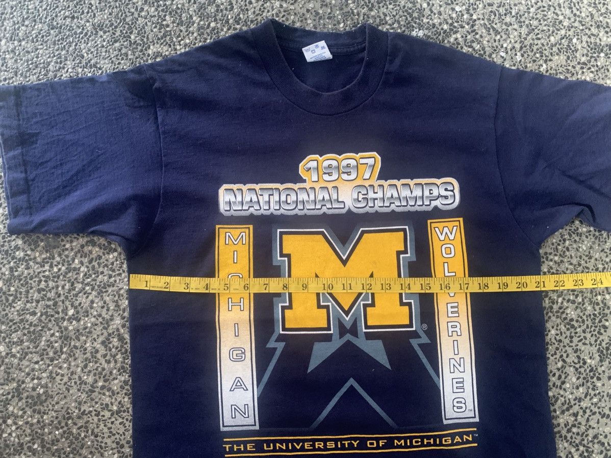 Vintage Vintage 1997 National Champ Machigan Wolverines Football Tee Size US L / EU 52-54 / 3 - 7 Thumbnail