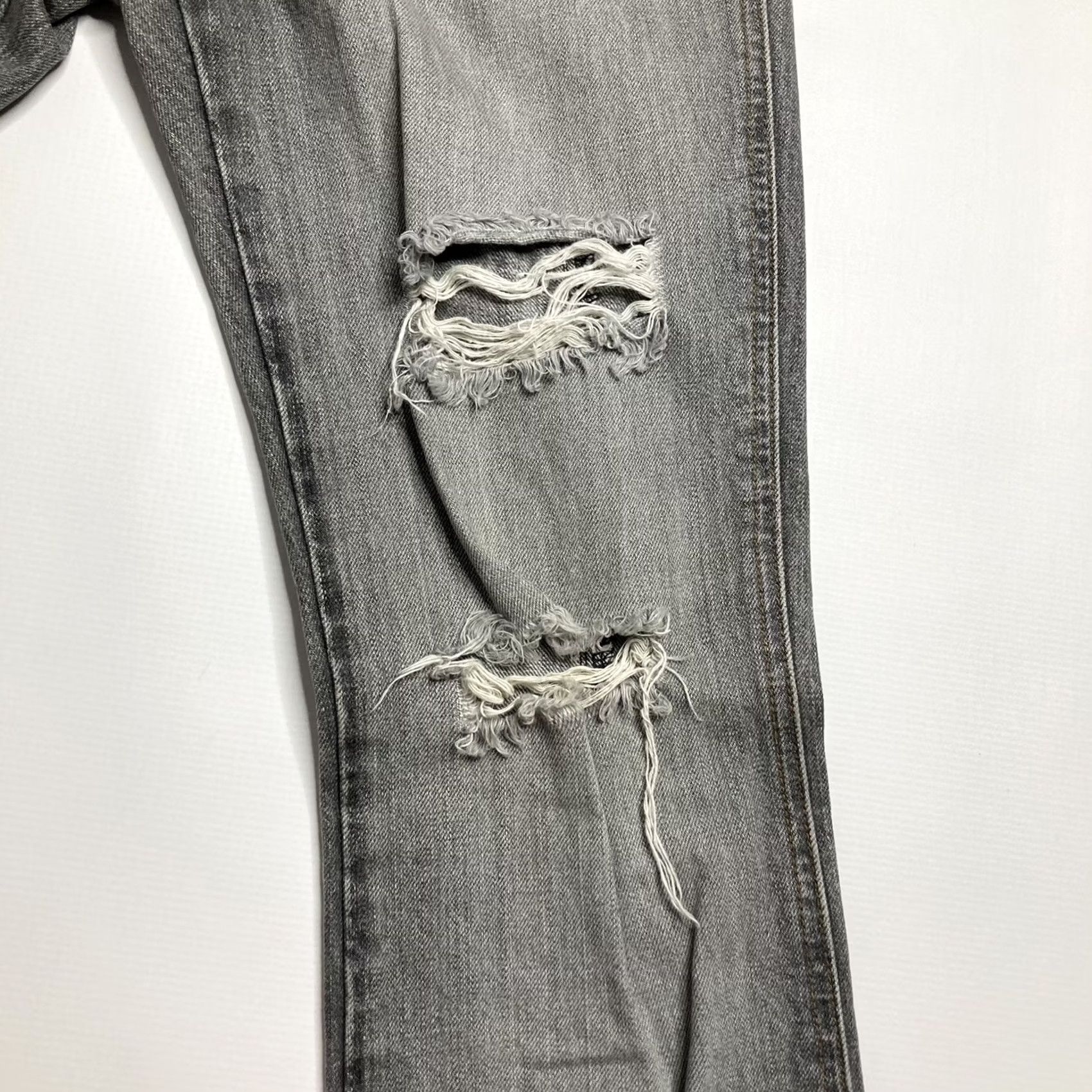 Gap VINTAGE Gap Jeans 2 Button Waist Distressed Destroyed Size 6 Gray 5-Pocket Denim Menus Womens Giov Size 28" / US 6 / IT 42 - 6 Thumbnail