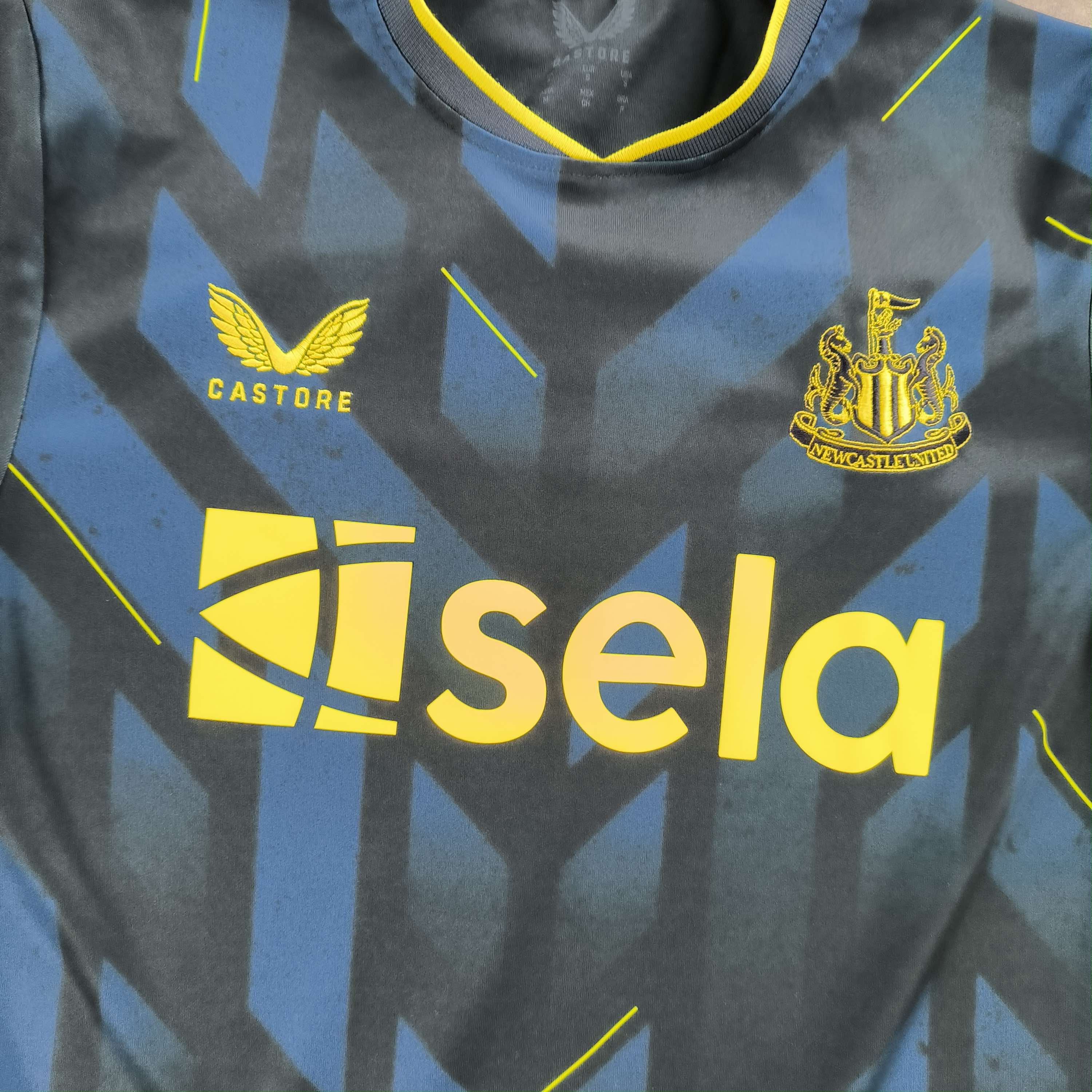 Castore Newcastle United 2023-24 Castore third football jersey sz S Size US S / EU 44-46 / 1 - 3 Thumbnail
