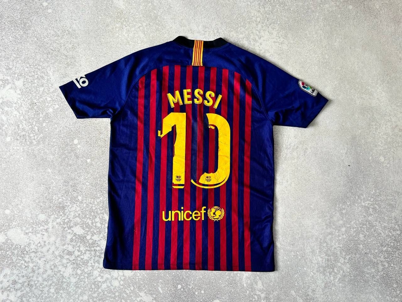 Nike Vintage Nike F.C Barcelona Messi #10 Soccer Jersey T-shirt Size US L / EU 52-54 / 3 - 5 Thumbnail