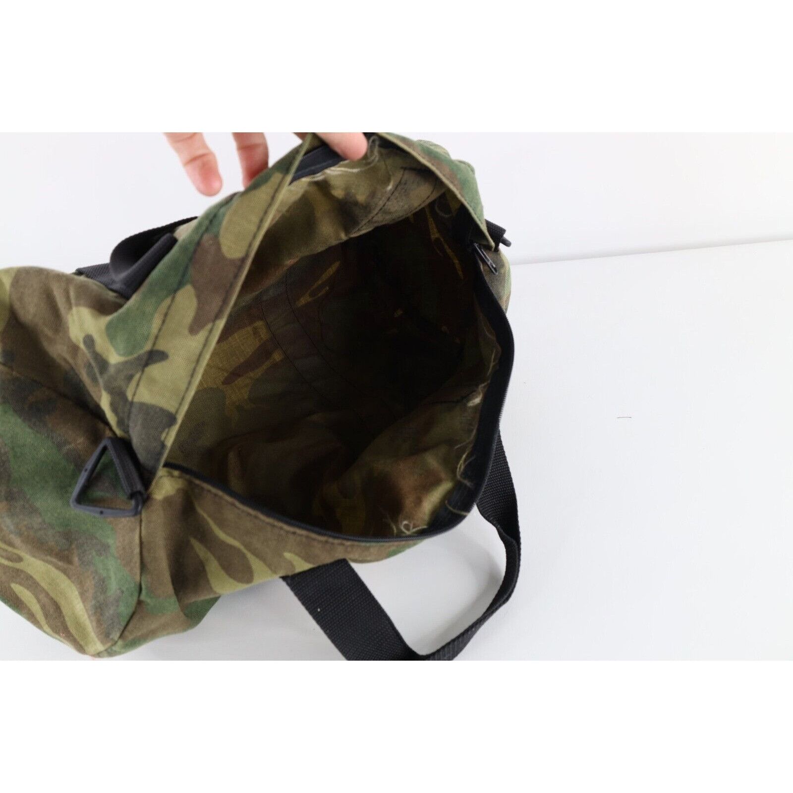 Vintage Vintage 90s Streetwear Faded Camouflage Handled Duffel Bag Size ONE SIZE - 9 Thumbnail