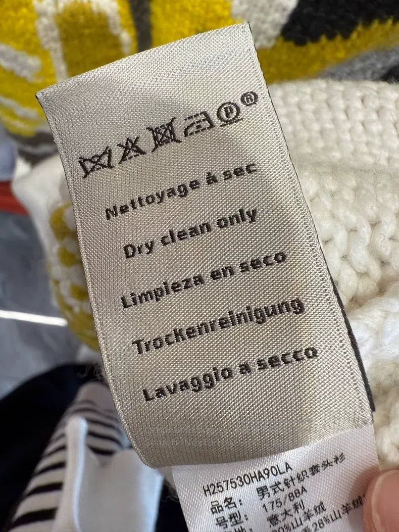 Hermes Hermes Men's Cashmere Sweater with Yellow Floral Handwork Size US L / EU 52-54 / 3 - 6 Thumbnail