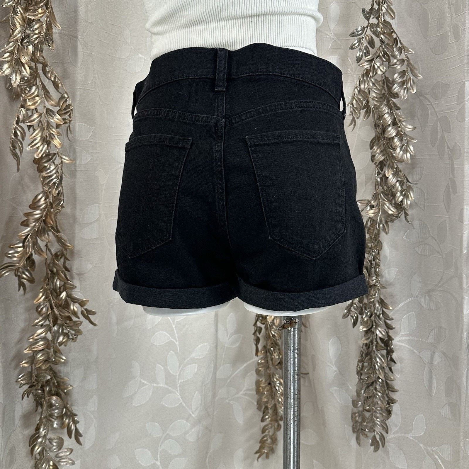 Old Navy Old Navy Women's Size 6 Black Jack Boyfriend Shorts Size 28" / US 6 / IT 42 - 3 Thumbnail