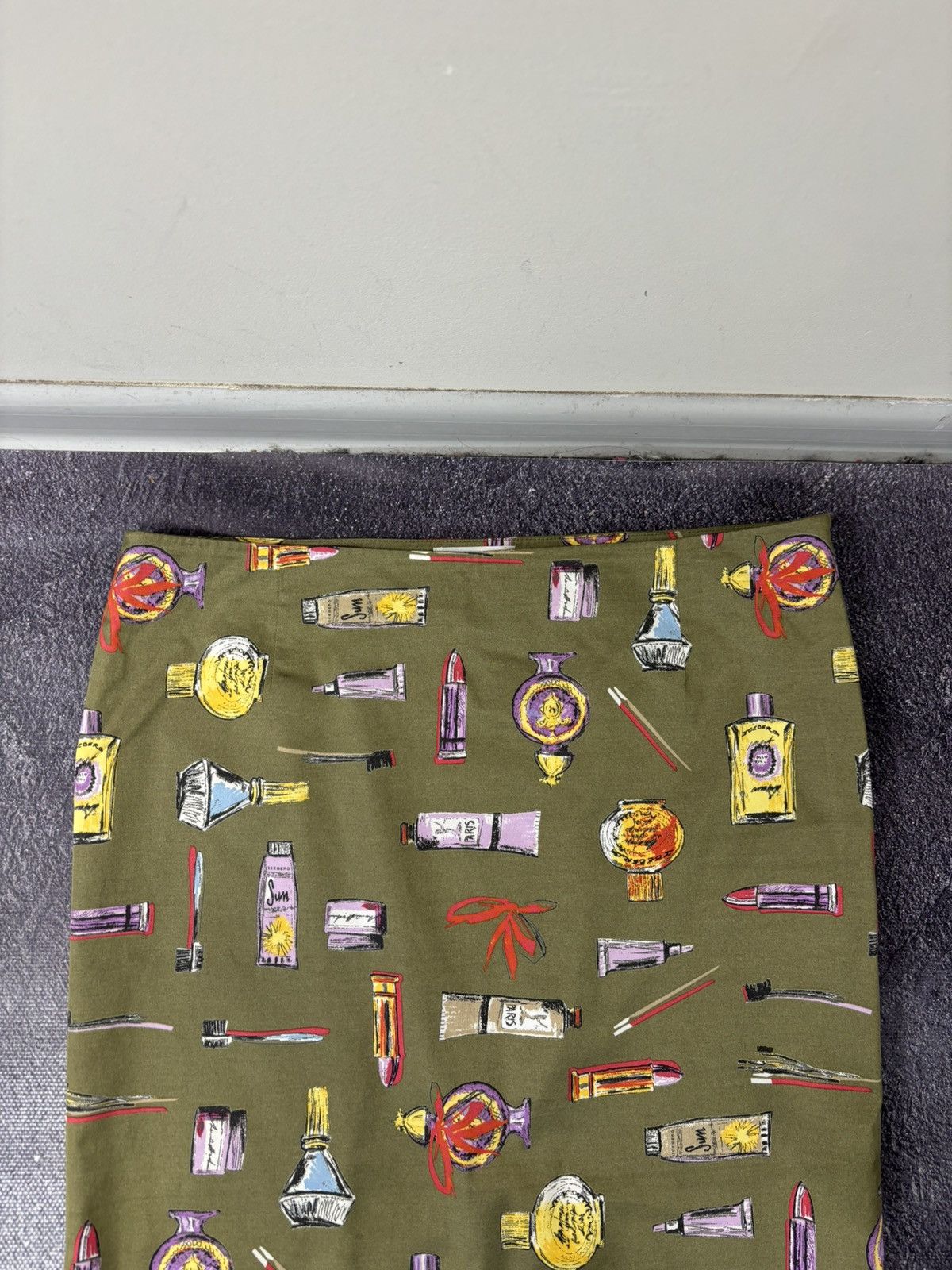 Iceberg Vintage Iceberg Olive Green Makeup Beauty Print Pencil Skirt Size 32" / US 10 / IT 46 - 6 Thumbnail