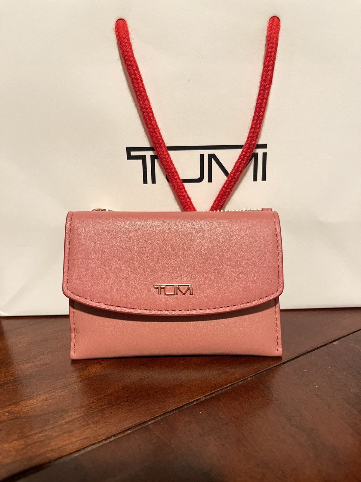 Tumi Tumi BELDEN Flap Card Case NWT in leather color in cameo Size ONE SIZE - 7 Thumbnail