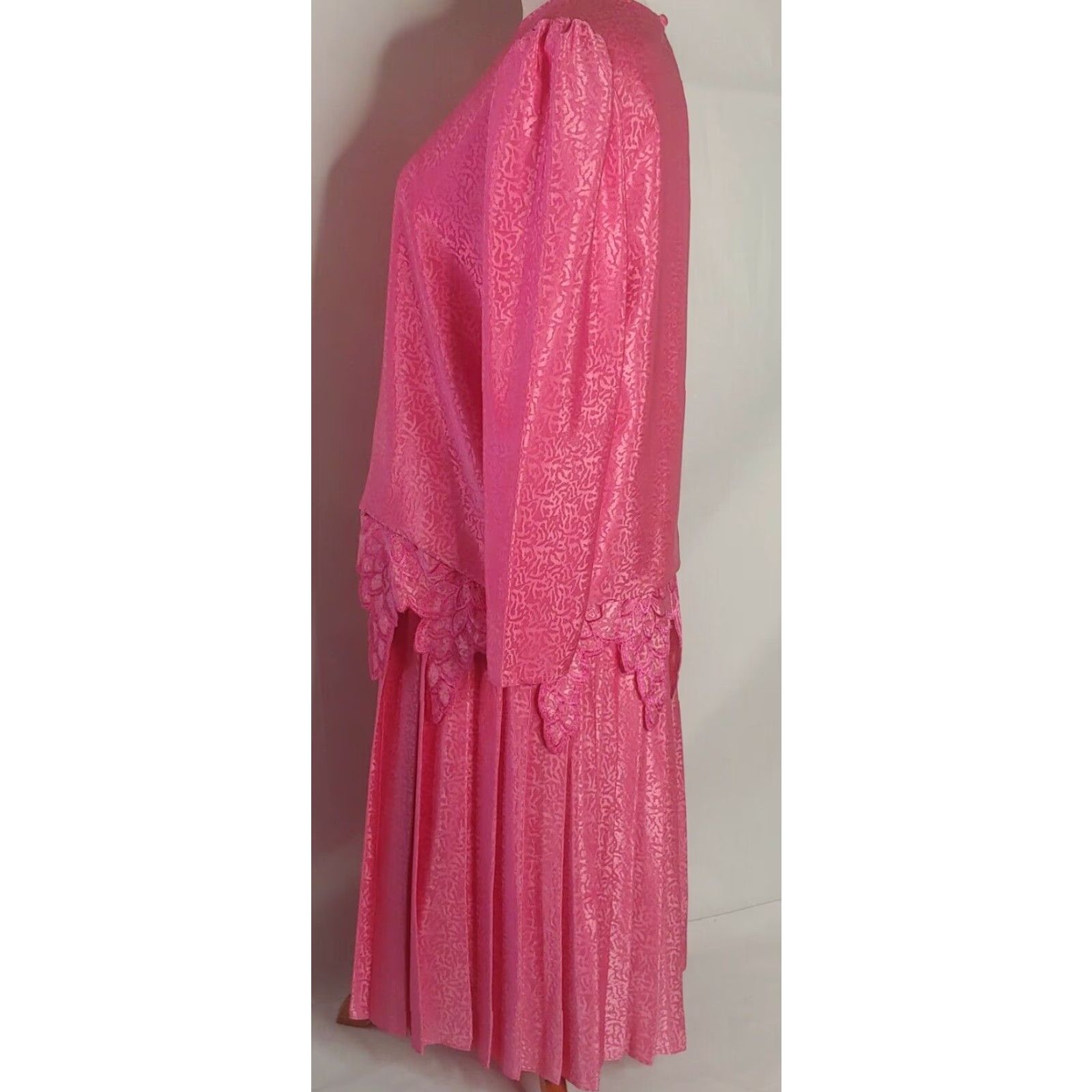 Vintage VINTAGE Street Ten Petites Blouse & Skirt Set Pink Embroidered Satin Floral 14P Womens Size XL / US 12-14 / IT 48-50 - 3 Thumbnail
